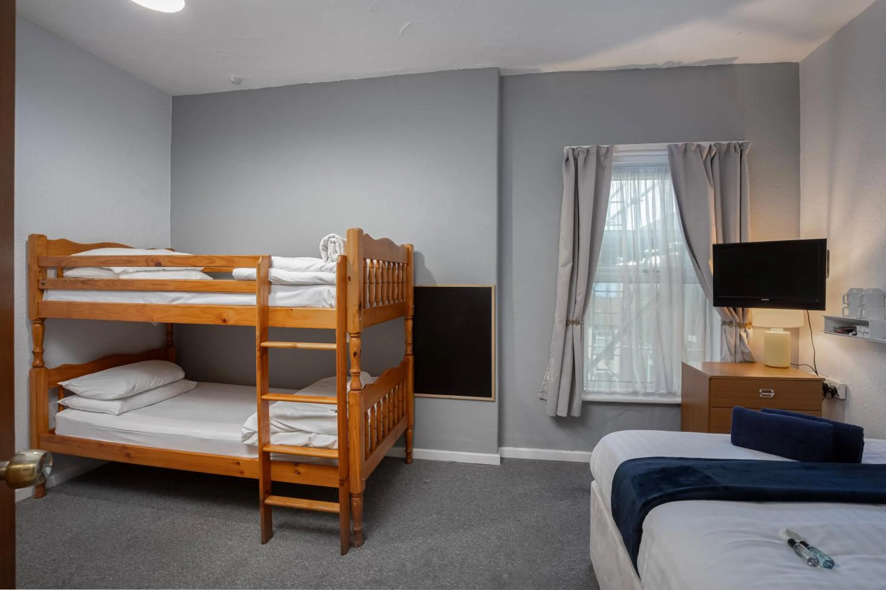 TV and multimedia, Bed in Royal Oakwell Hotel