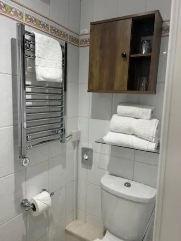 Shower in Melbourne Guest House