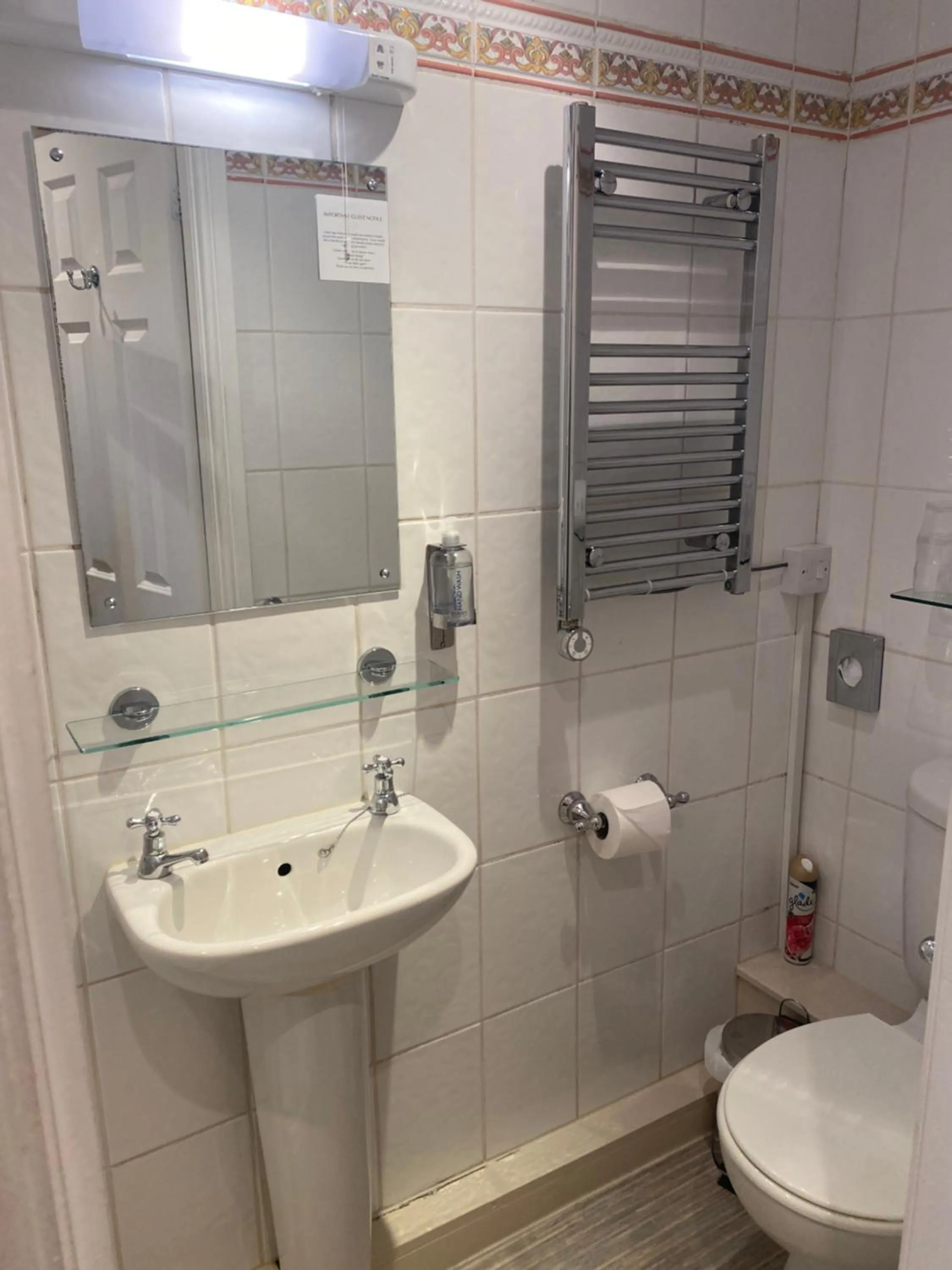 Shower in Melbourne Guest House