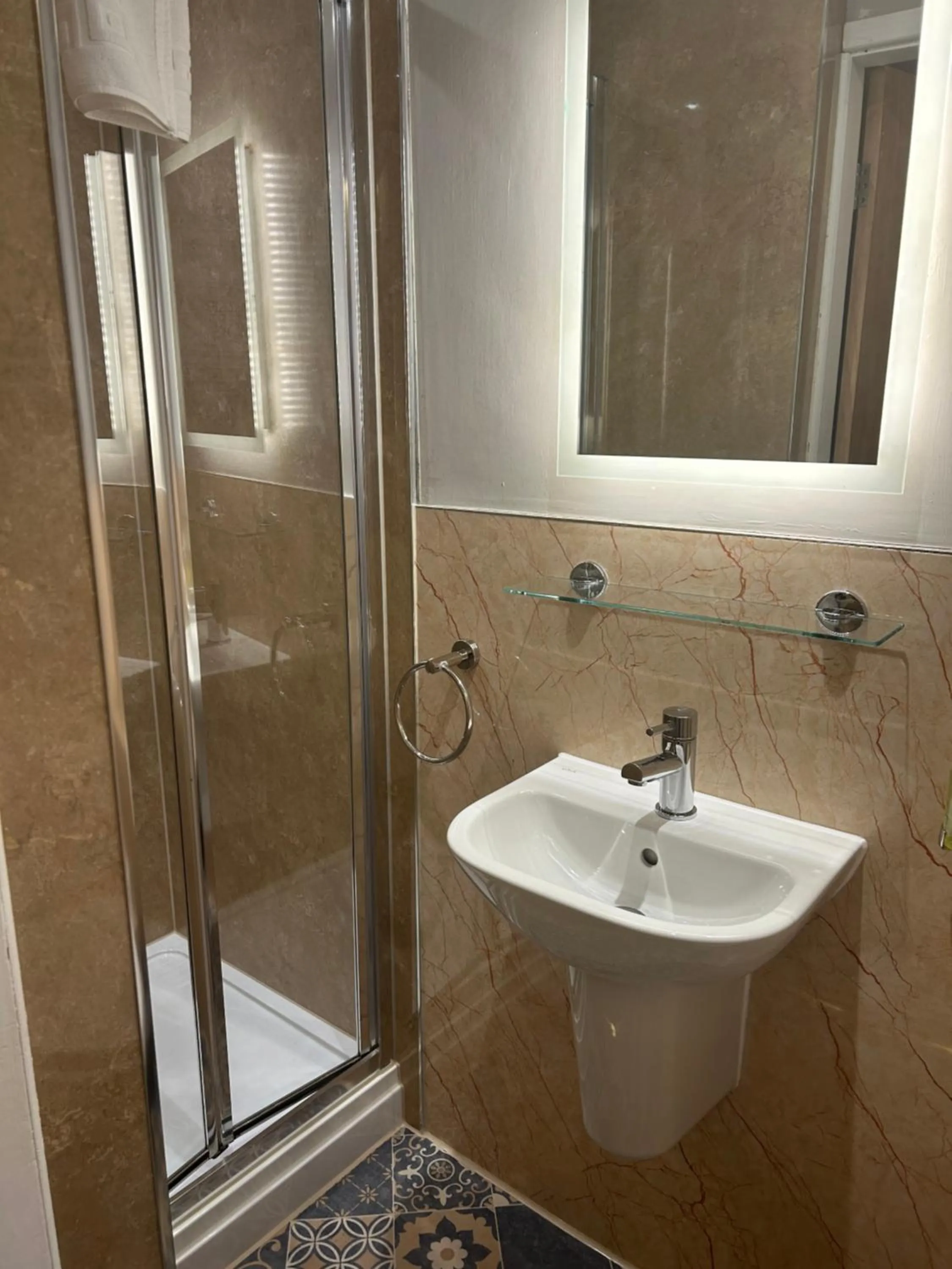 Shower in Melbourne Guest House