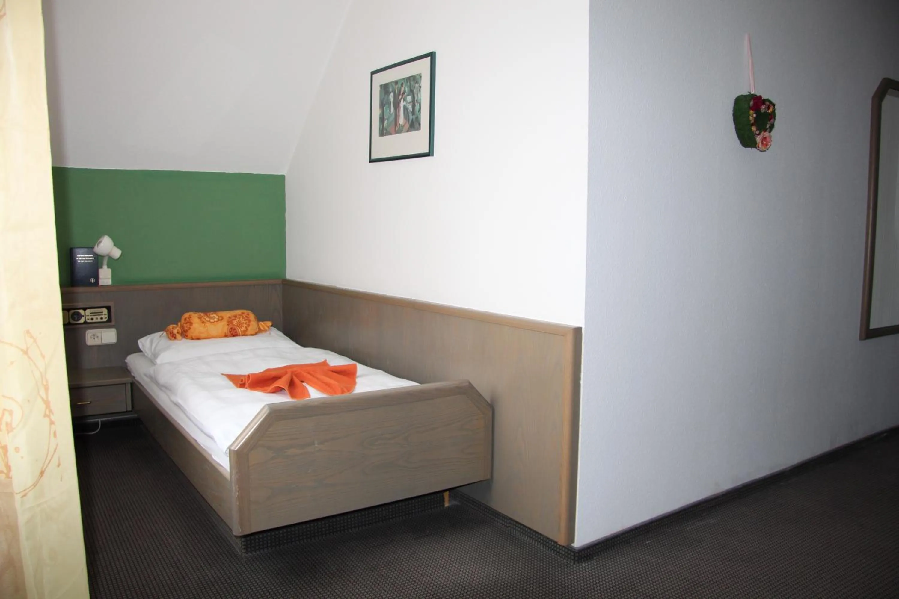 Bedroom, Bed in Hotel am Schloss Neuenstein