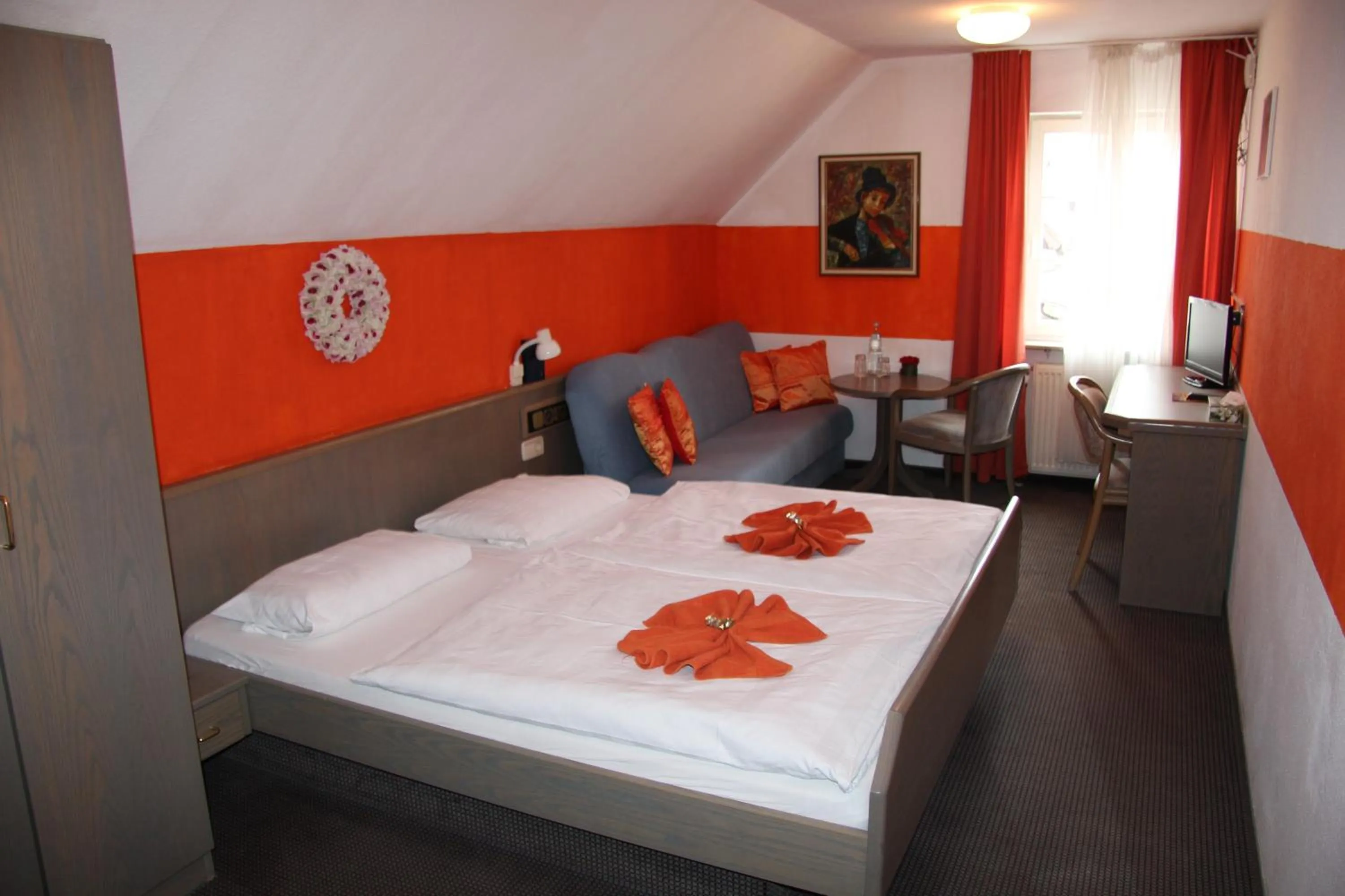 TV and multimedia, Bed in Hotel am Schloss Neuenstein