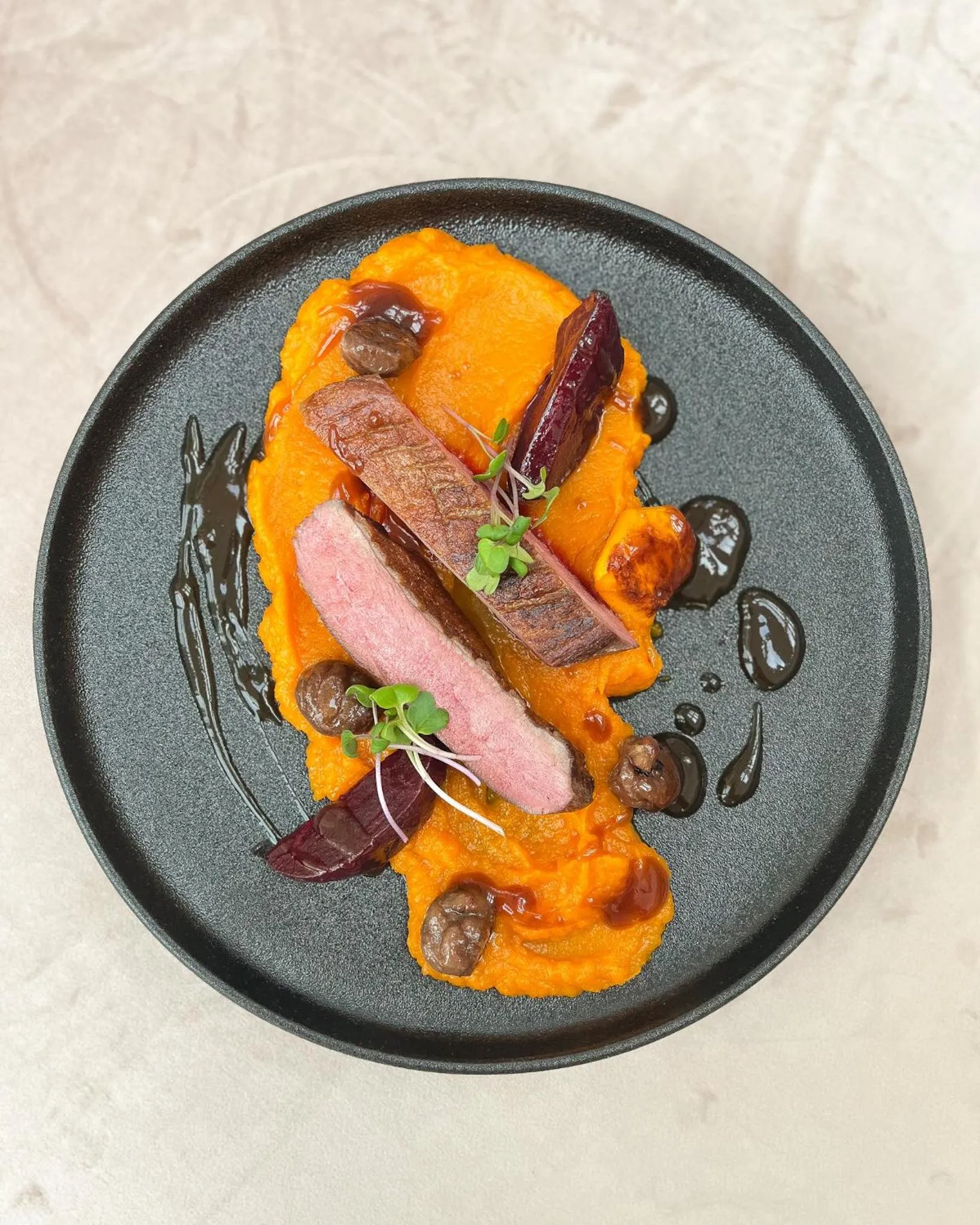 Food and drinks in Apex Hotel