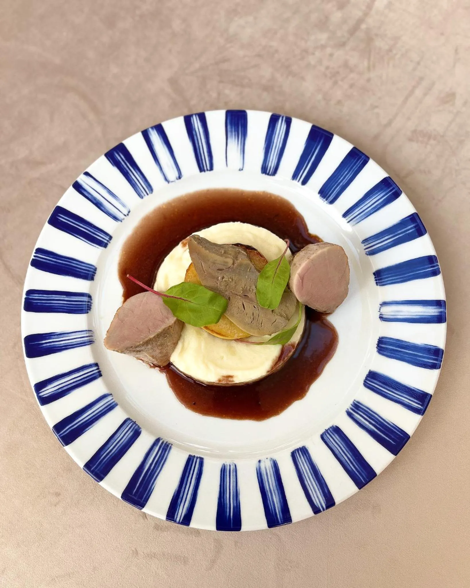 Food and drinks in Apex Hotel