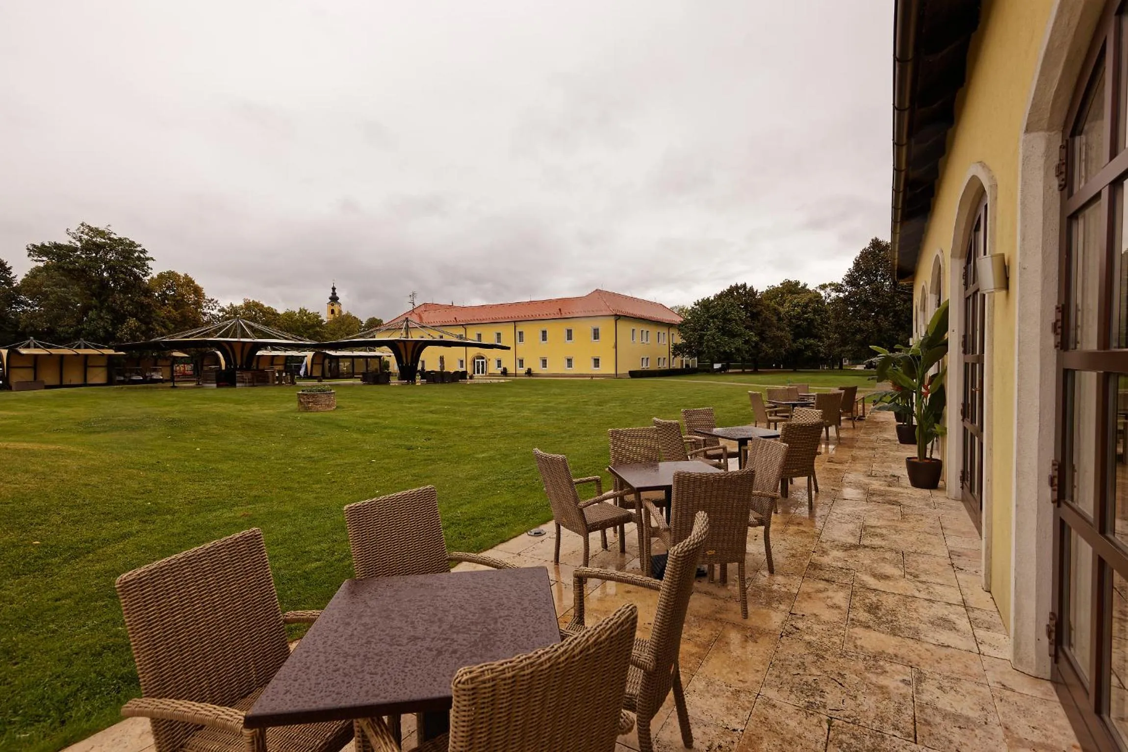 Garden in Apex Hotel