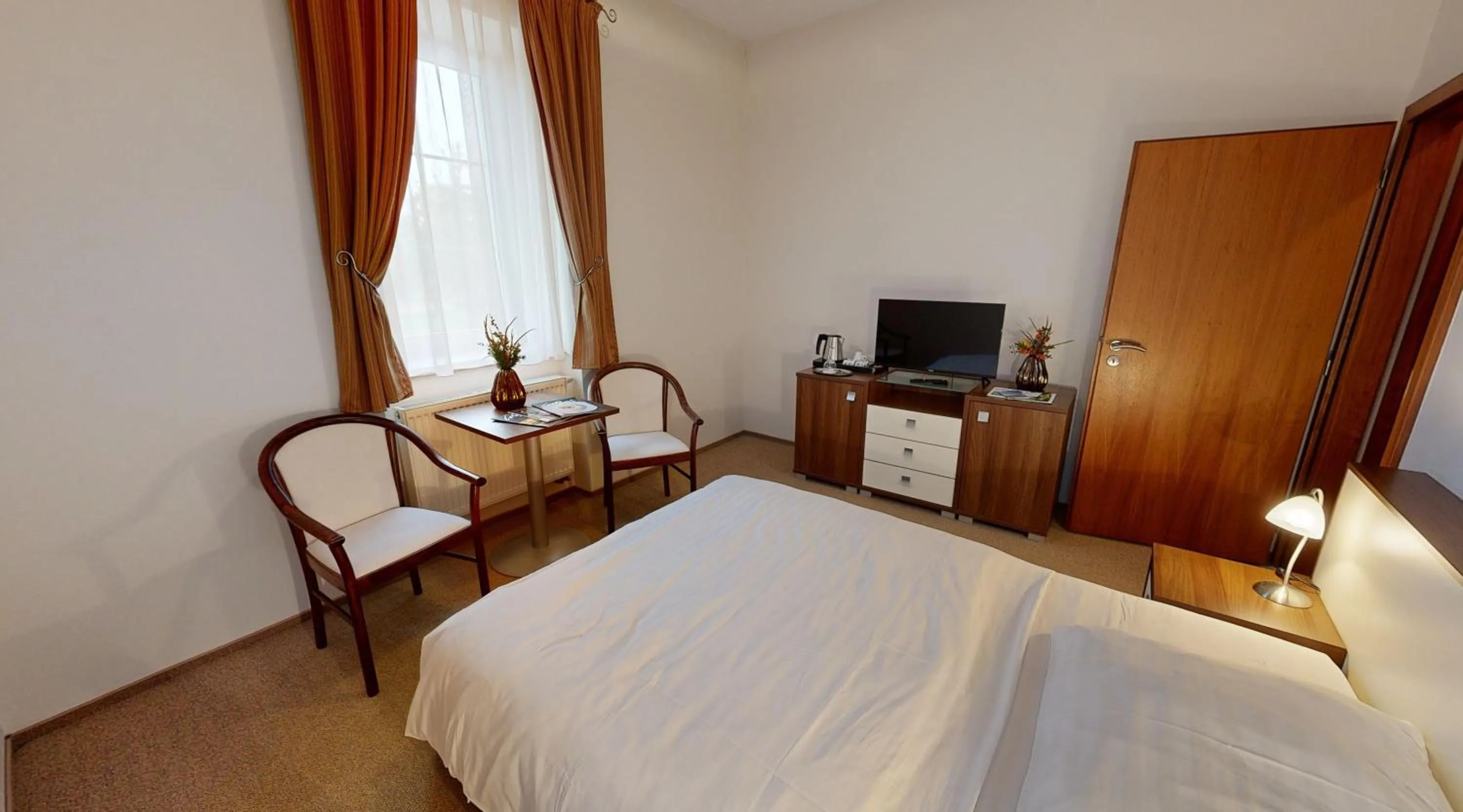 Bedroom in Apex Hotel