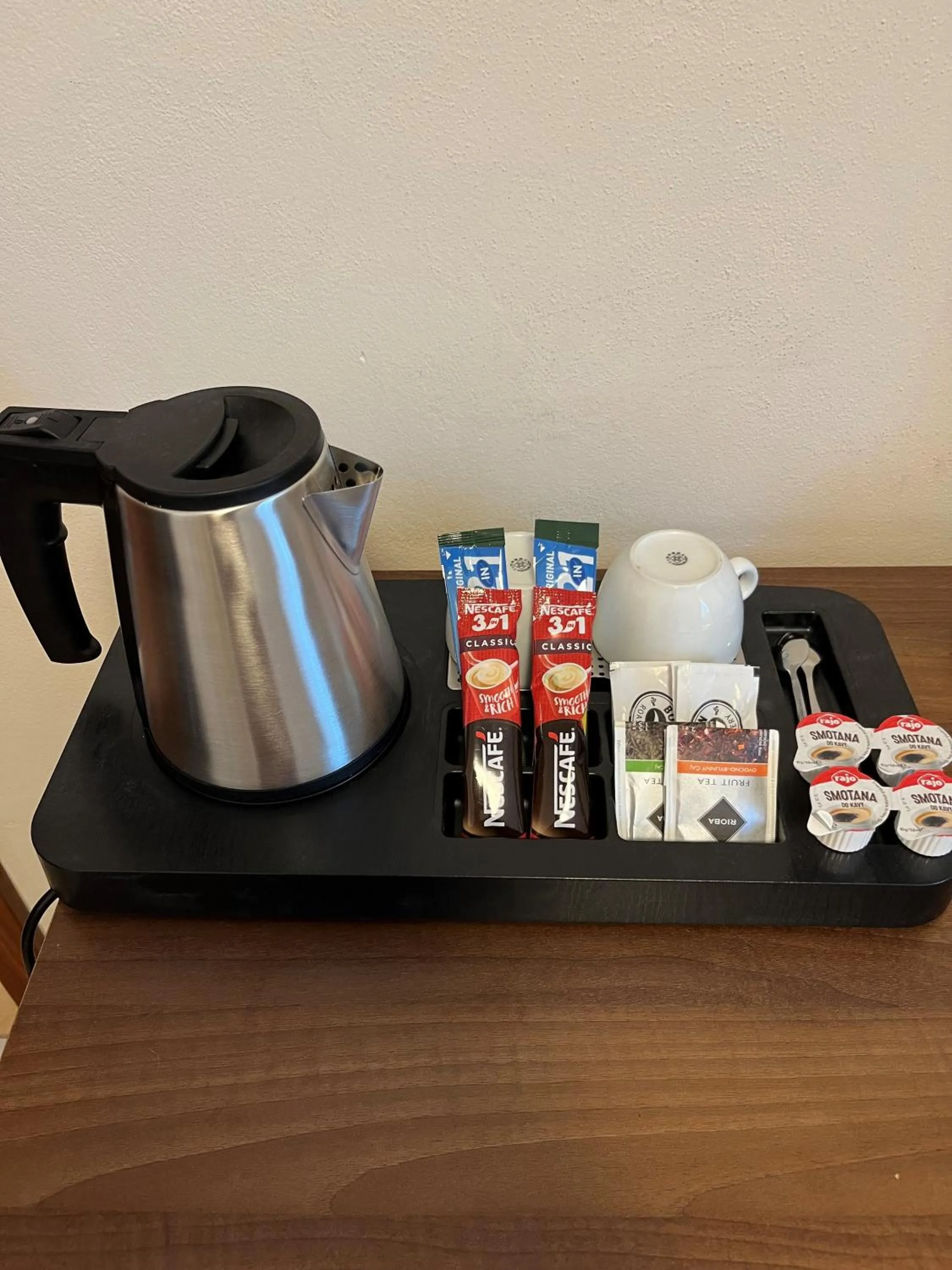 Coffee/tea facilities in Apex Hotel