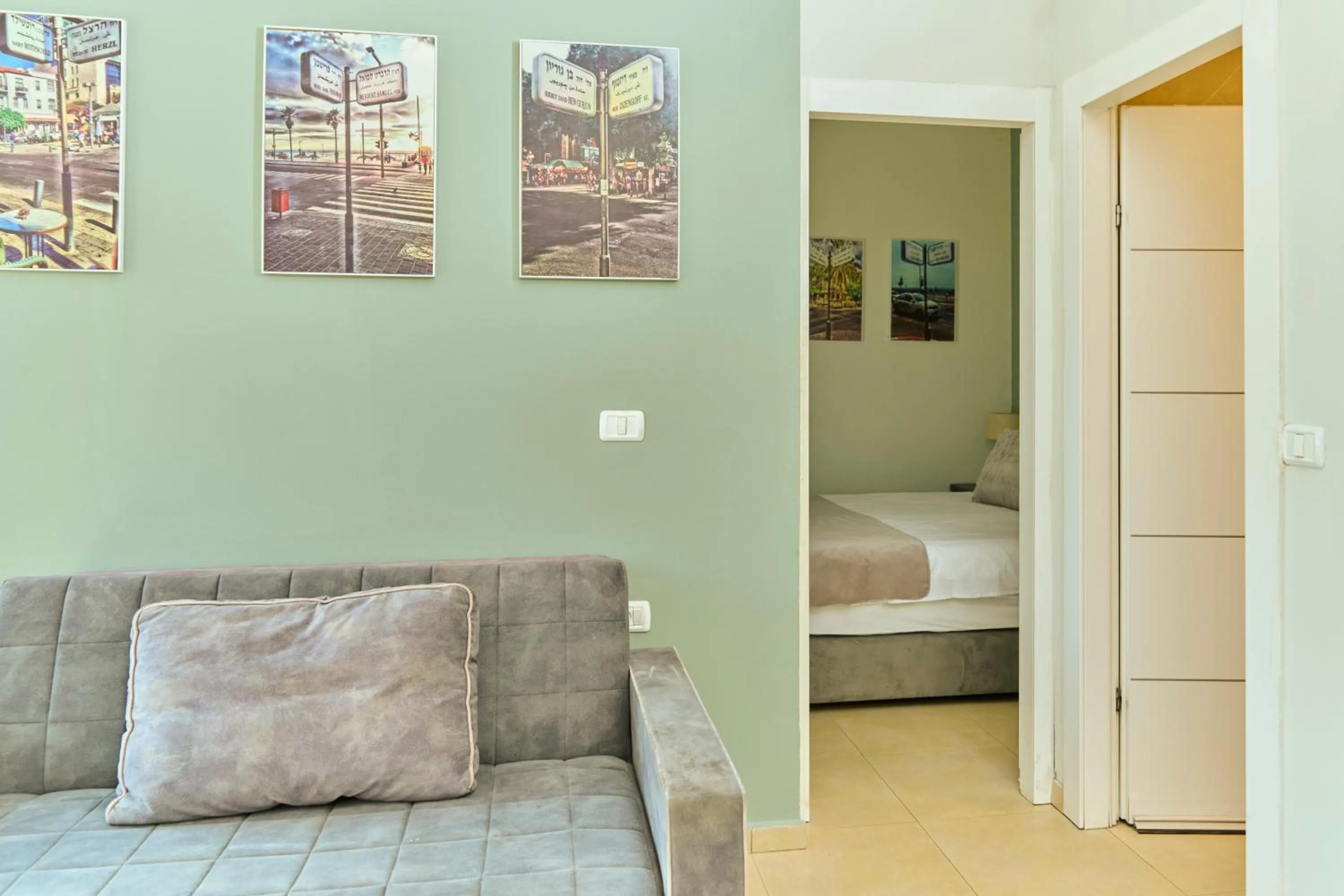 Living room, Bed in H7 TLV