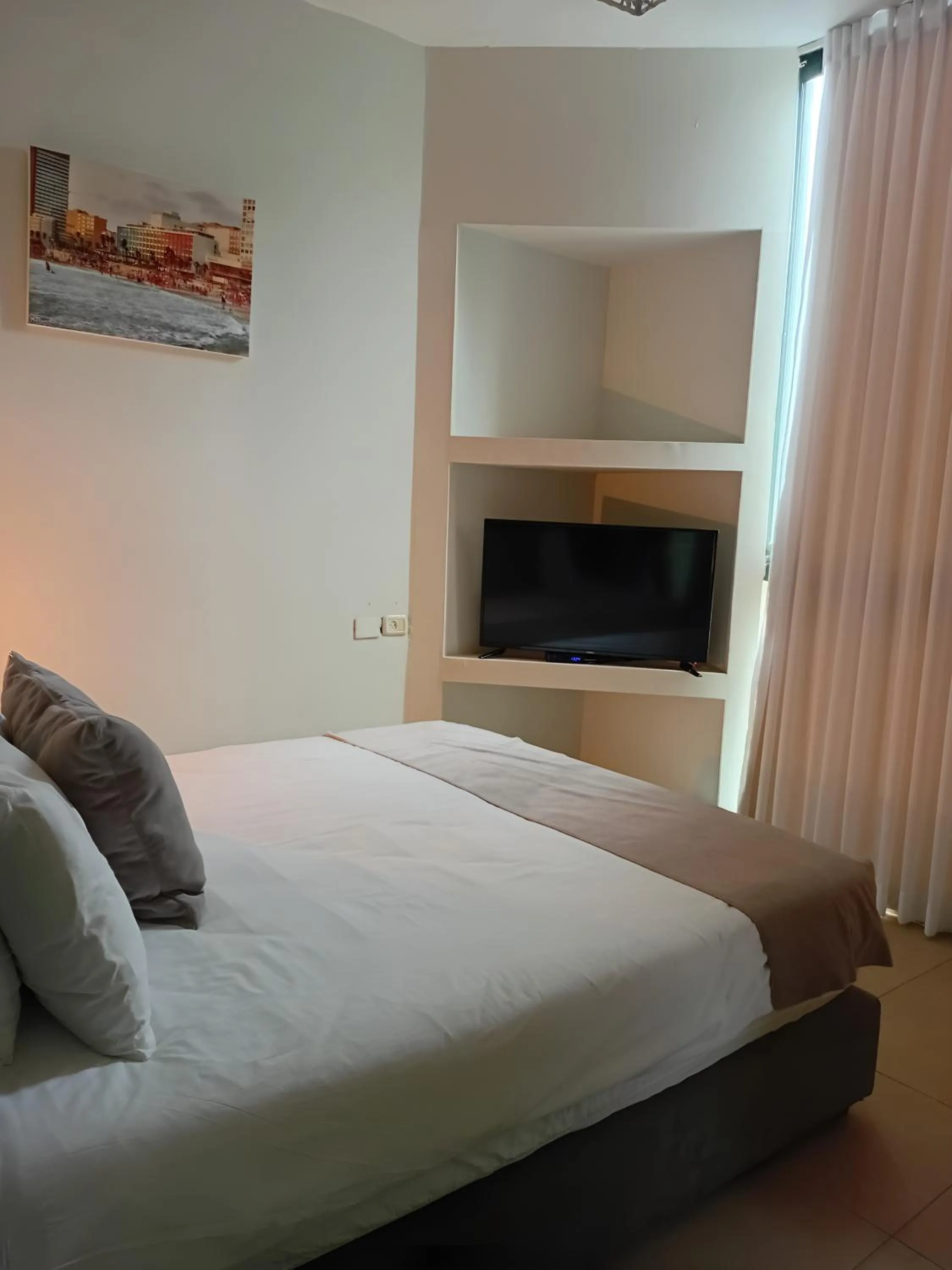 Bedroom, Bed in H7 TLV