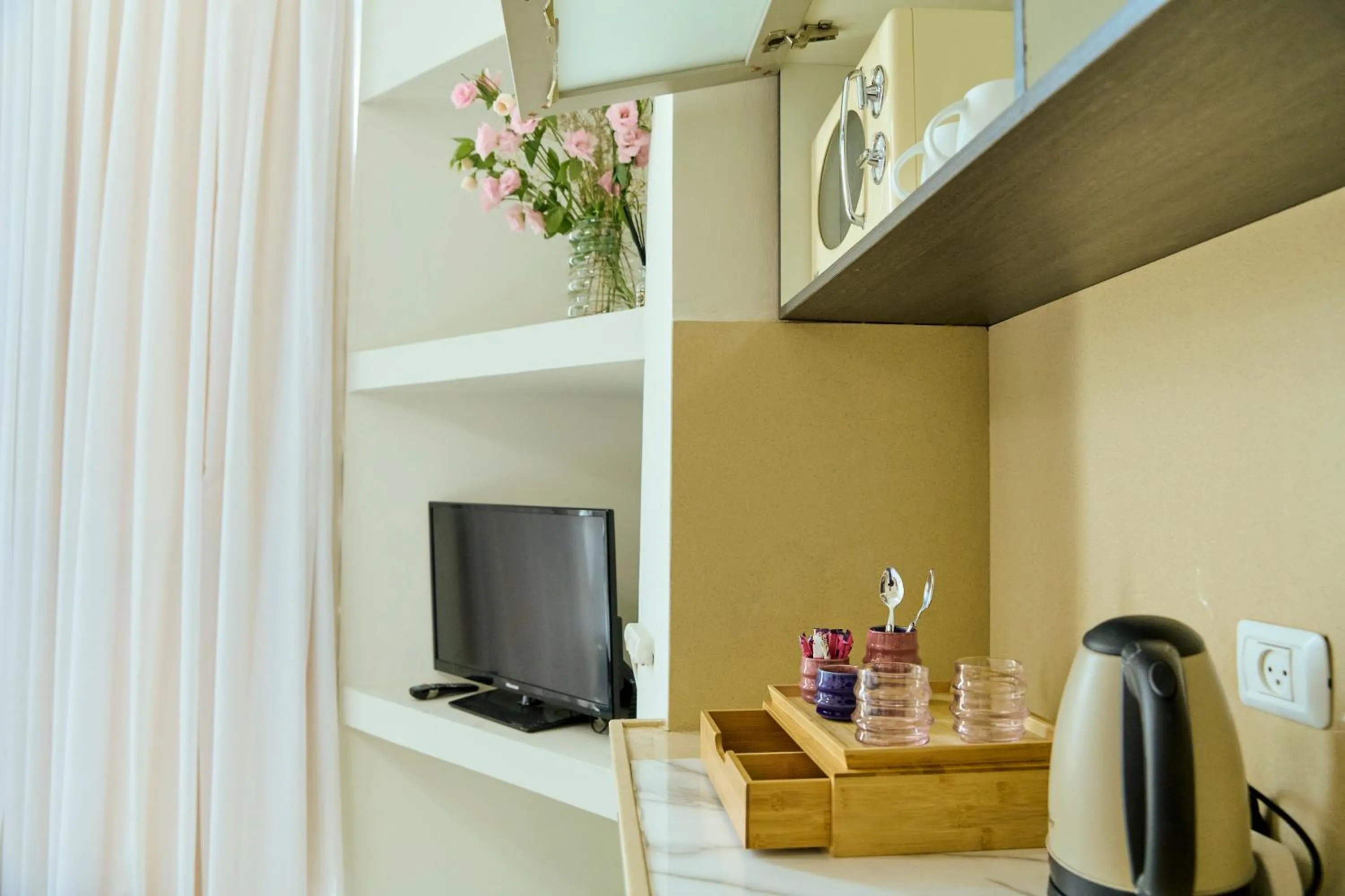 Coffee/tea facilities in H7 TLV