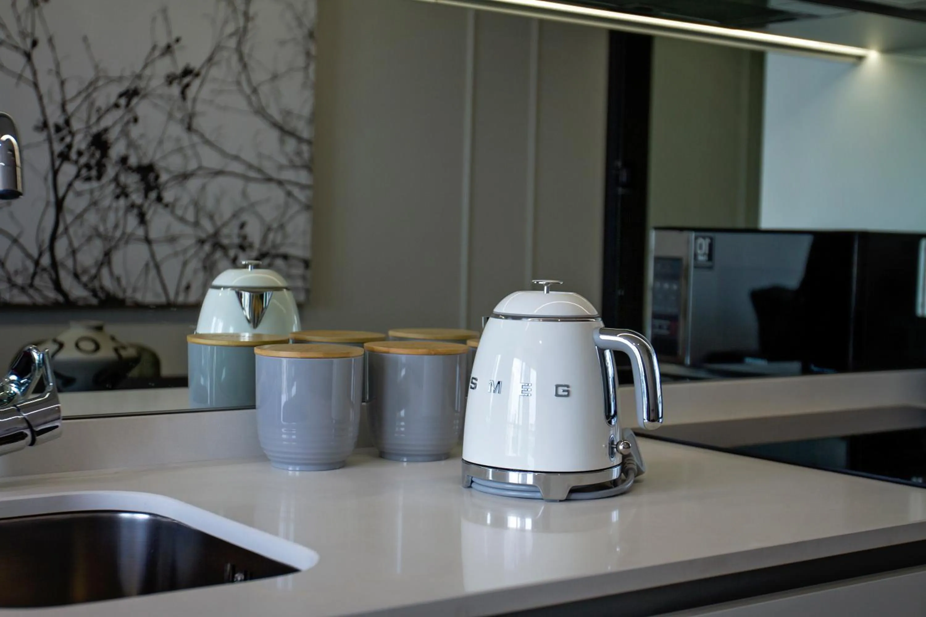 Coffee/tea facilities in Executive Apartment at Ellipse Waterfall
