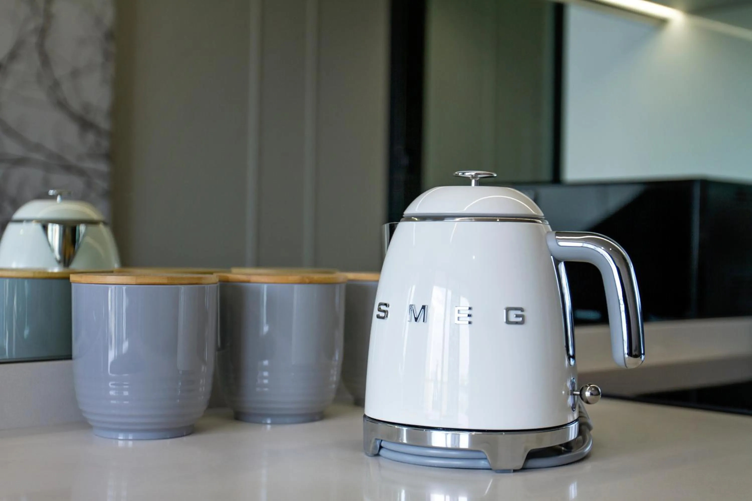 Coffee/tea facilities in Executive Apartment at Ellipse Waterfall