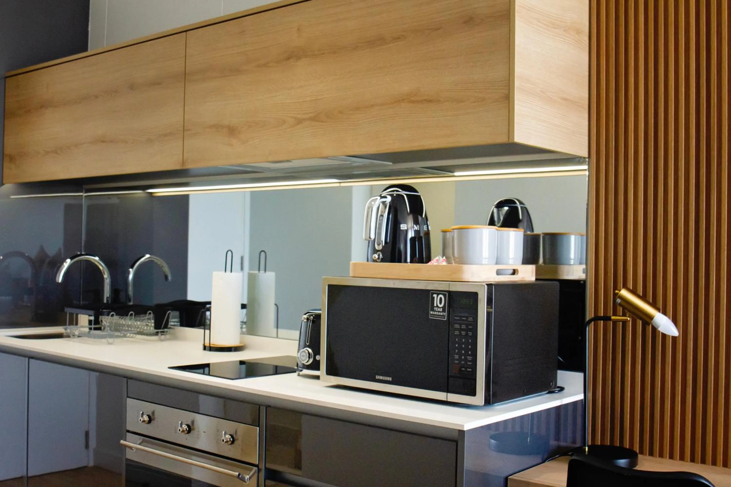 Coffee/tea facilities in Executive Apartment at Ellipse Waterfall
