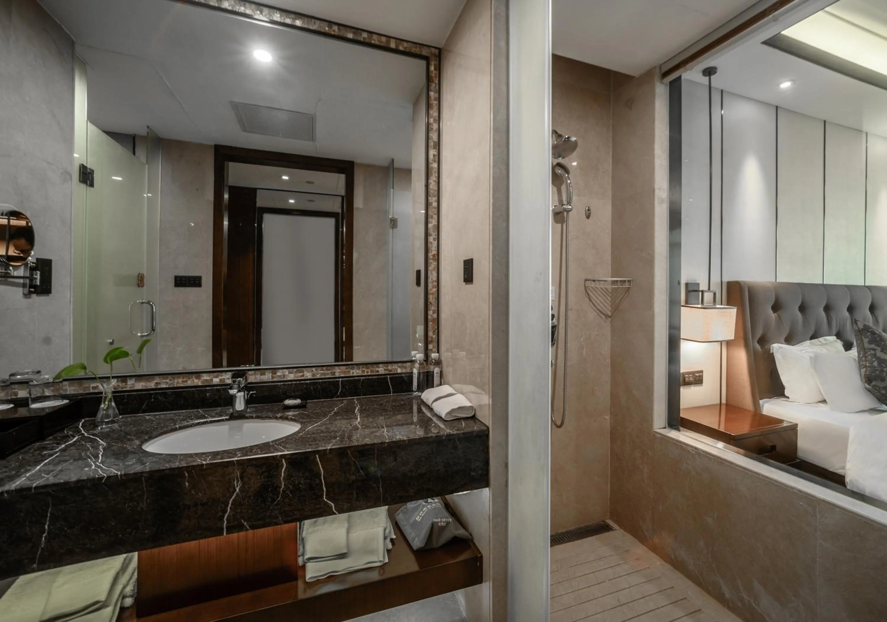 Bed in ME Yinhe International Hotel