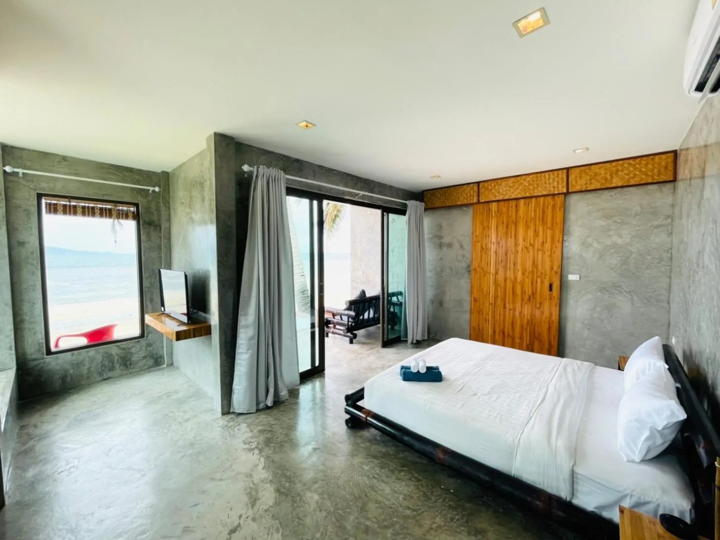 Photo of the whole room, Bed in The Sea Resort Haad Rin