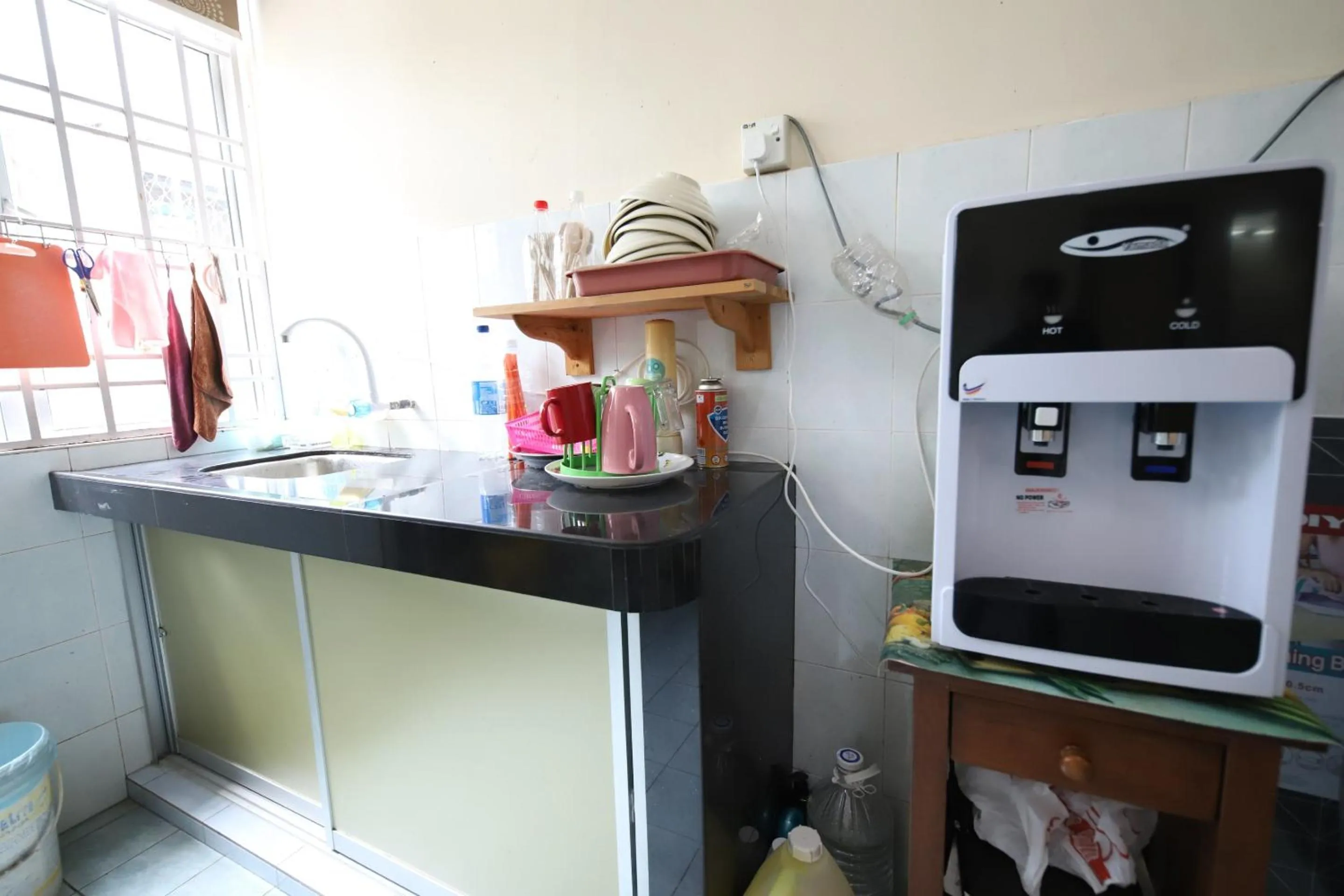 Kitchen or kitchenette in OYO Homes 90575 CK Bahau Homestay