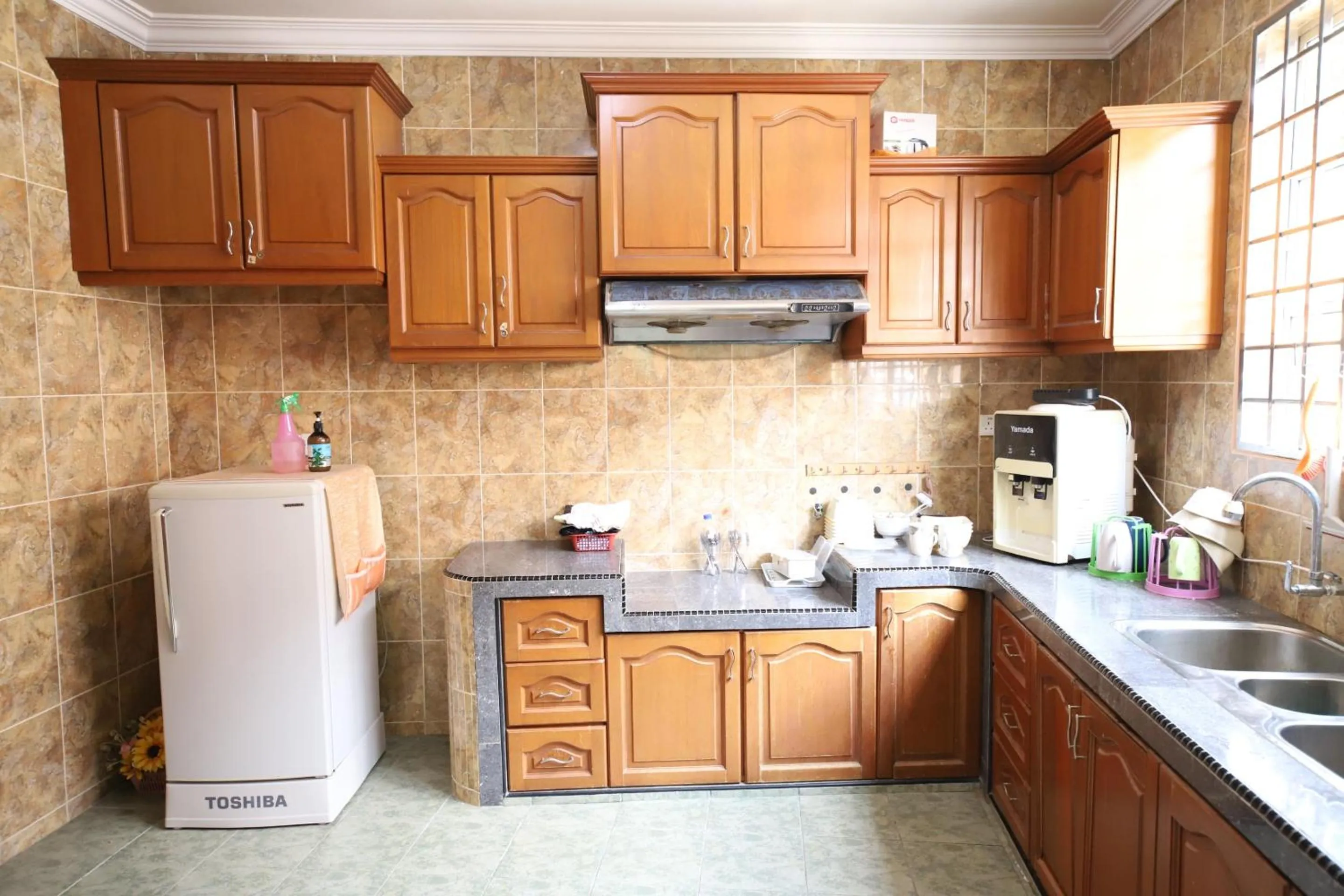 Kitchen or kitchenette in OYO Homes 90575 CK Bahau Homestay
