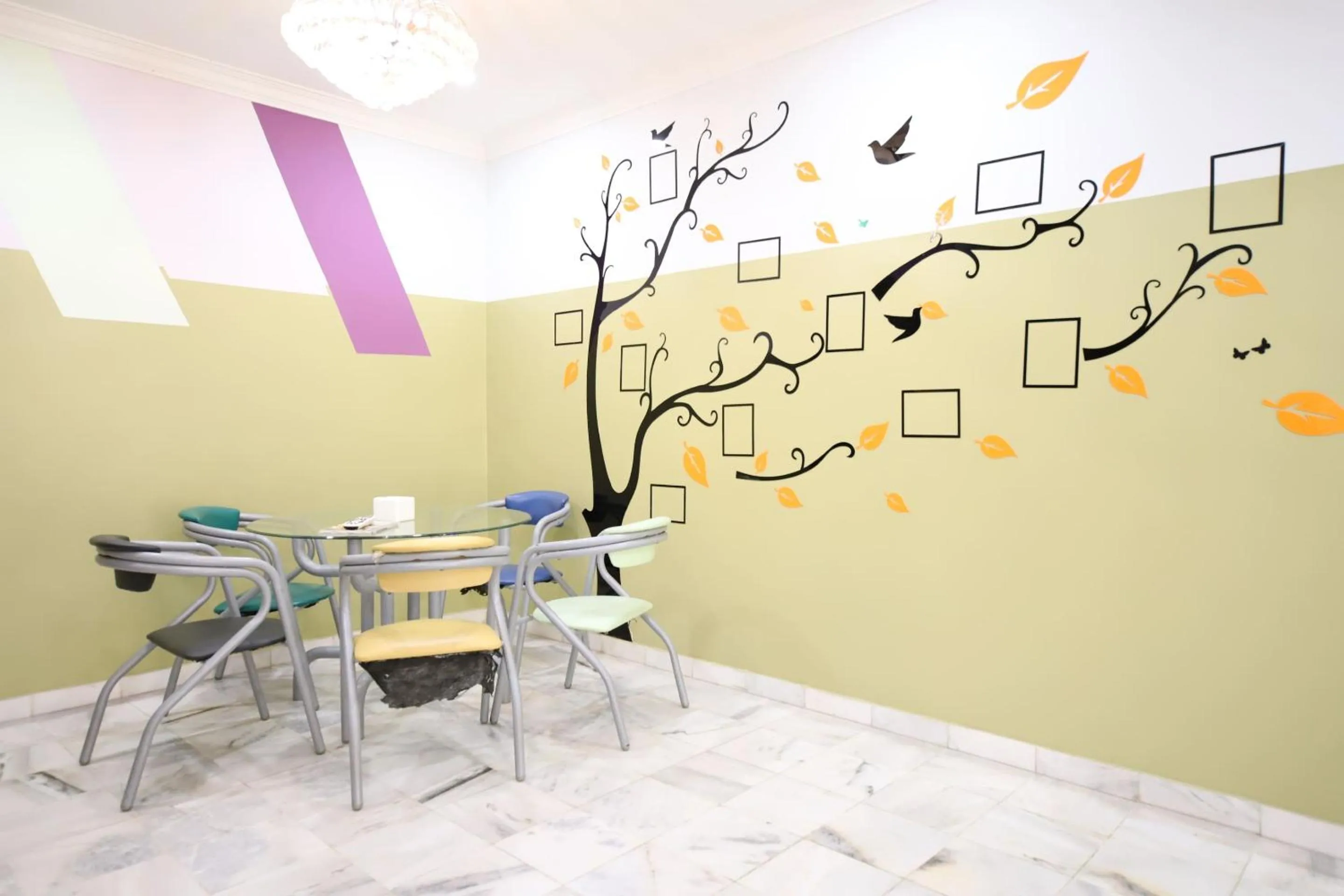 Dining area in OYO Homes 90575 CK Bahau Homestay