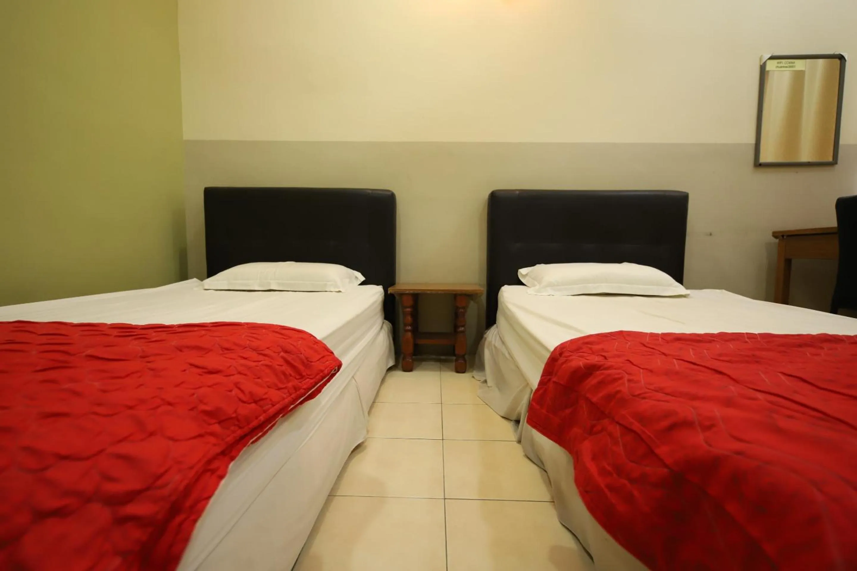 Bedroom, Bed in OYO Homes 90575 CK Bahau Homestay