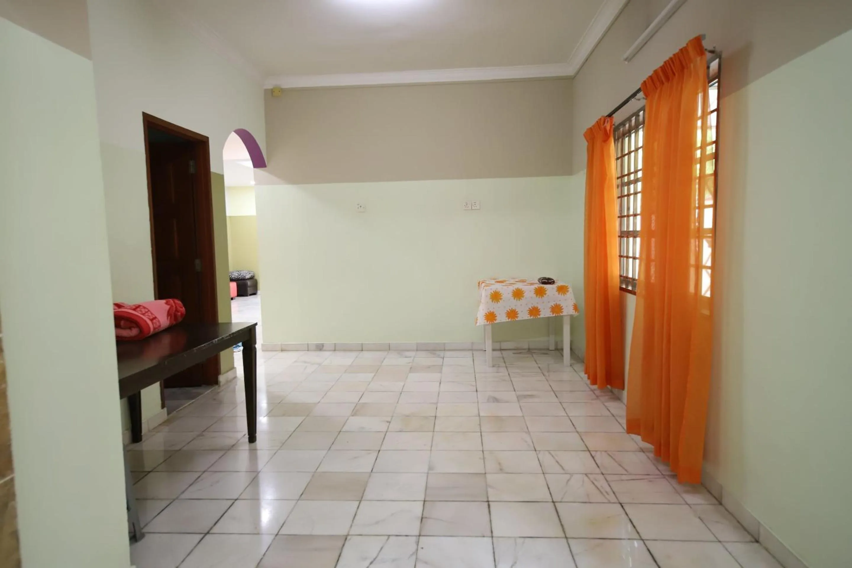 Living room, Bed in OYO Homes 90575 CK Bahau Homestay