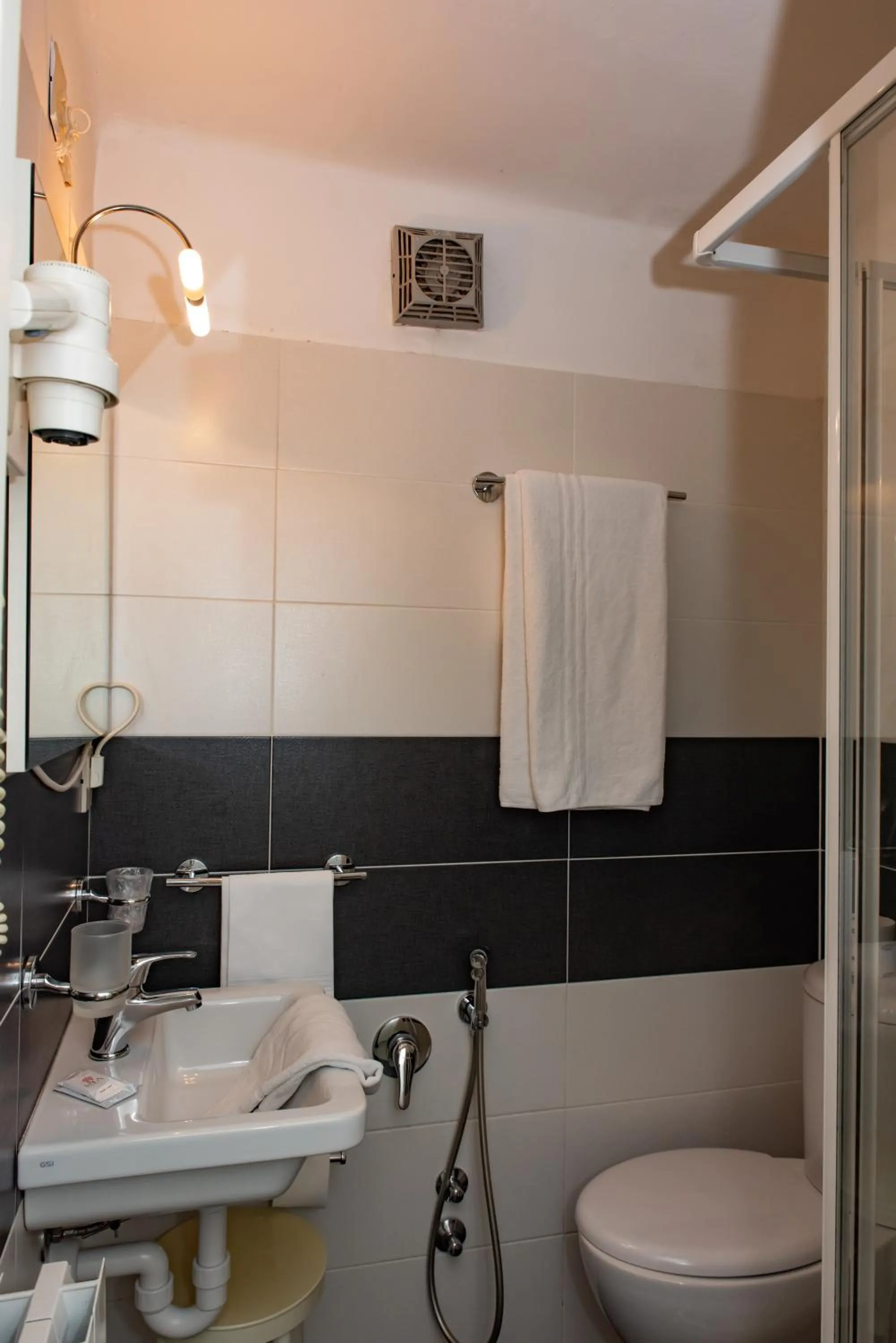 Bathroom in Hotel Principe