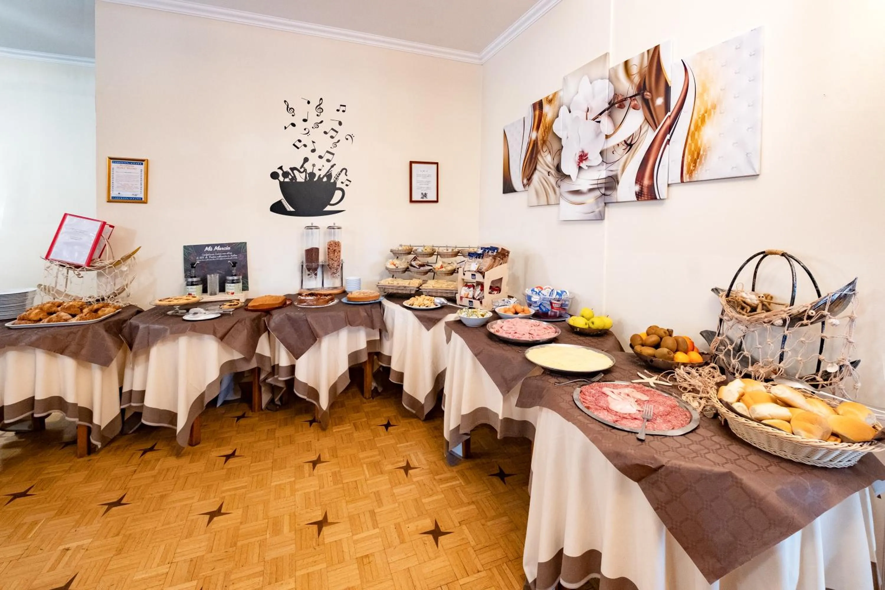 Restaurant/places to eat in Hotel Principe