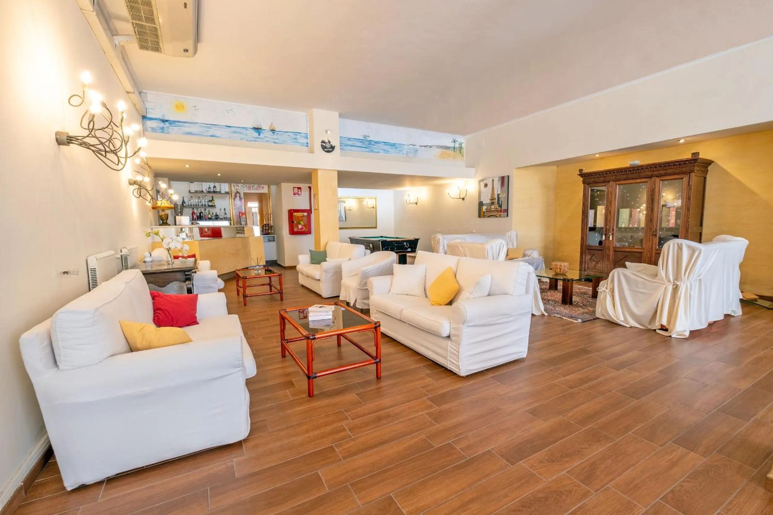 Communal lounge/ TV room in Hotel Principe