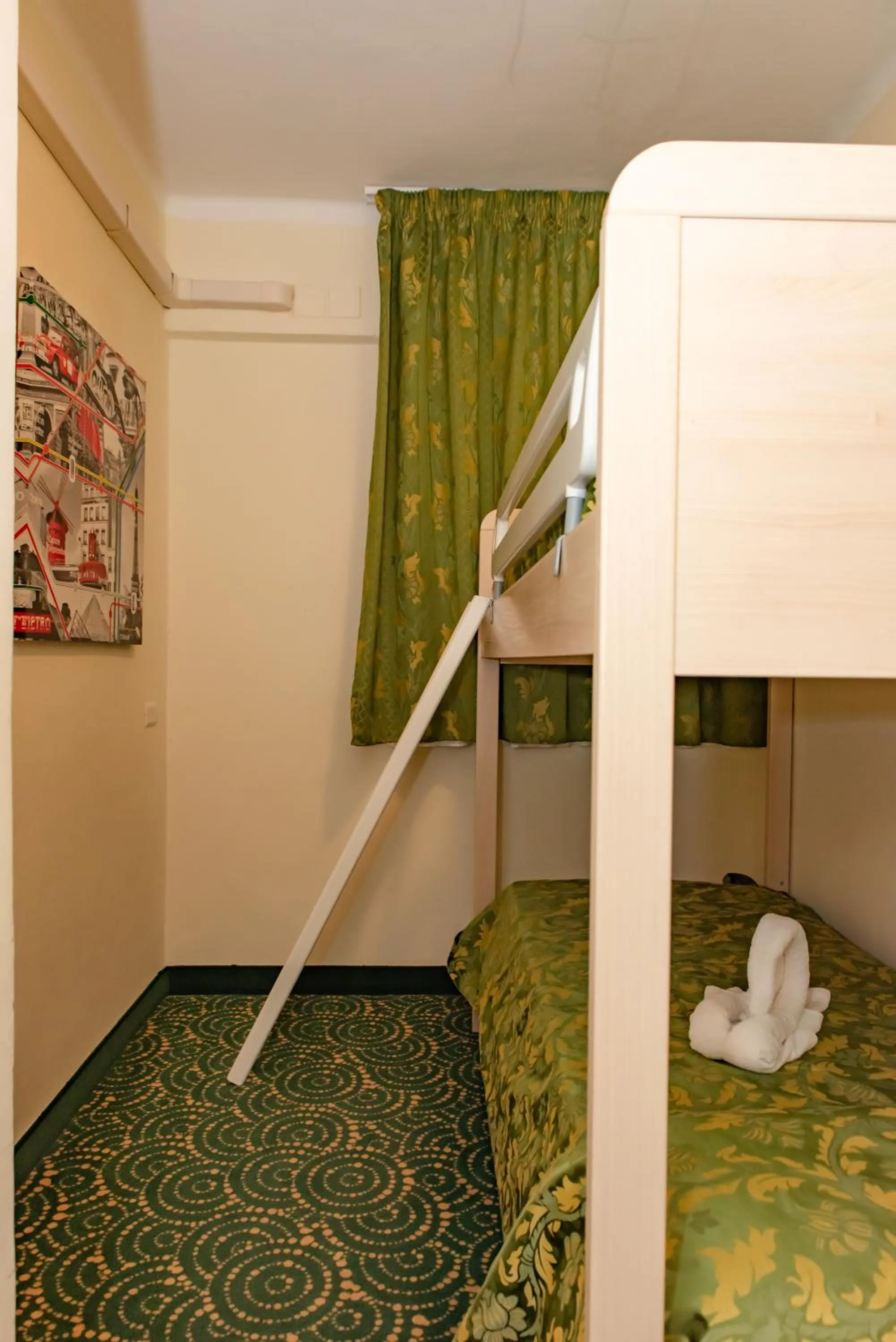 bunk bed, Bed in Hotel Principe