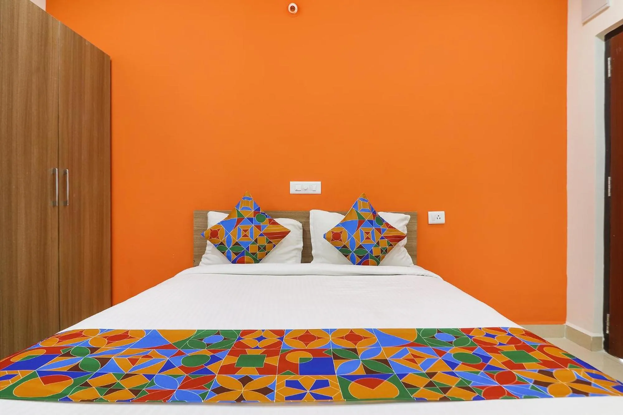 Bed in FabExpress Kings Inn