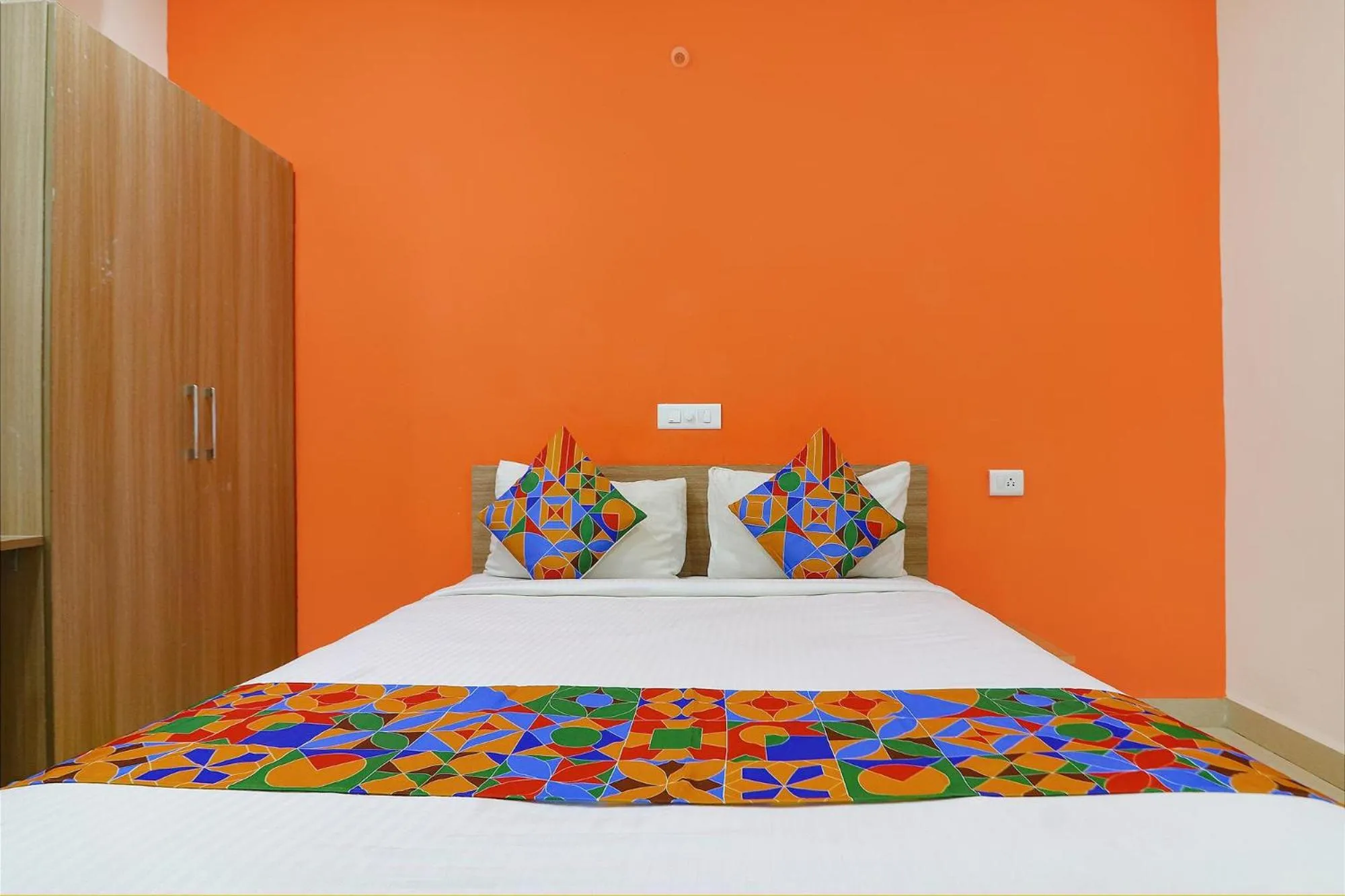 Bed in FabExpress Kings Inn