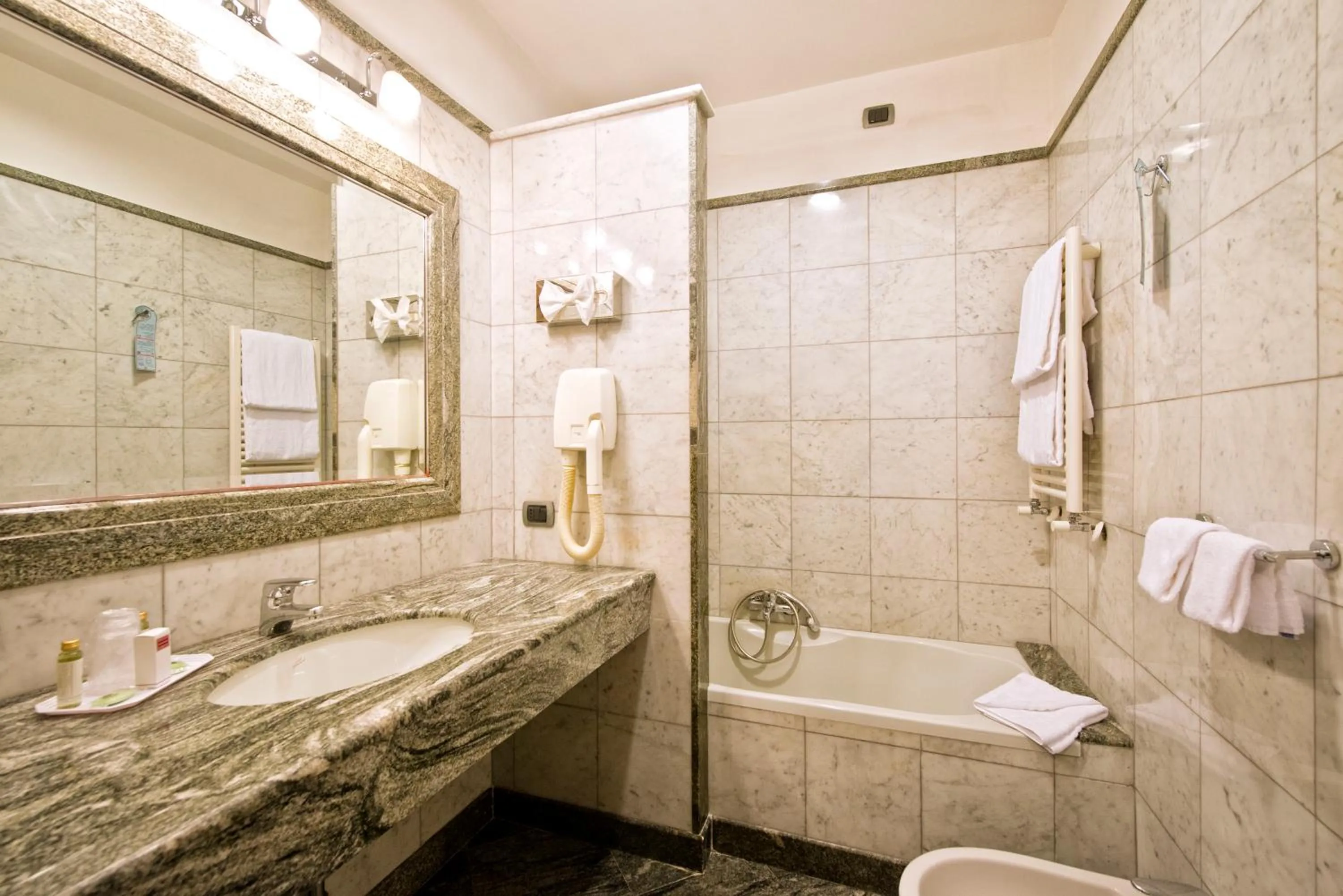 Bathroom in Hotel Giolli Nazionale