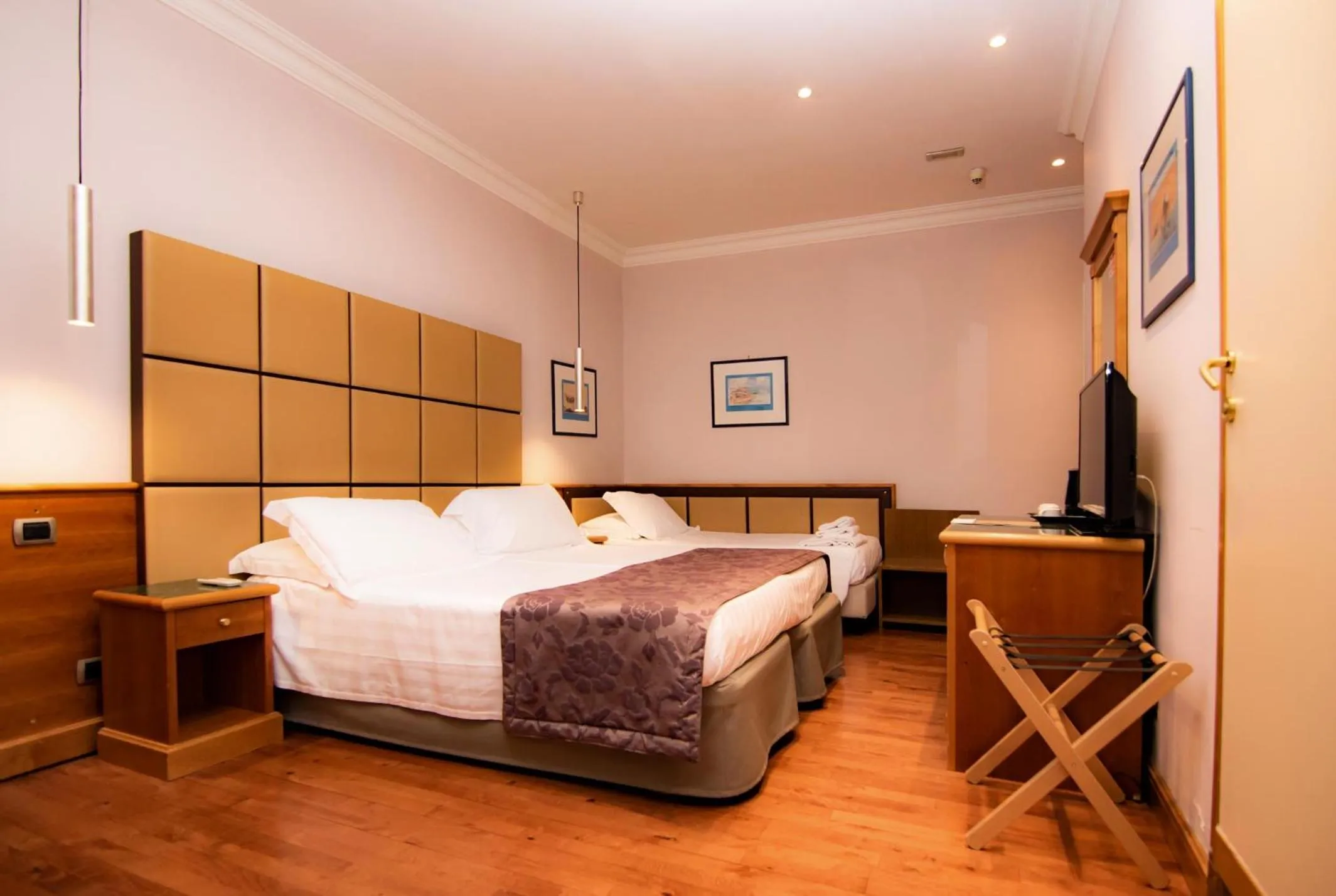 Photo of the whole room, Bed in Hotel Giolli Nazionale