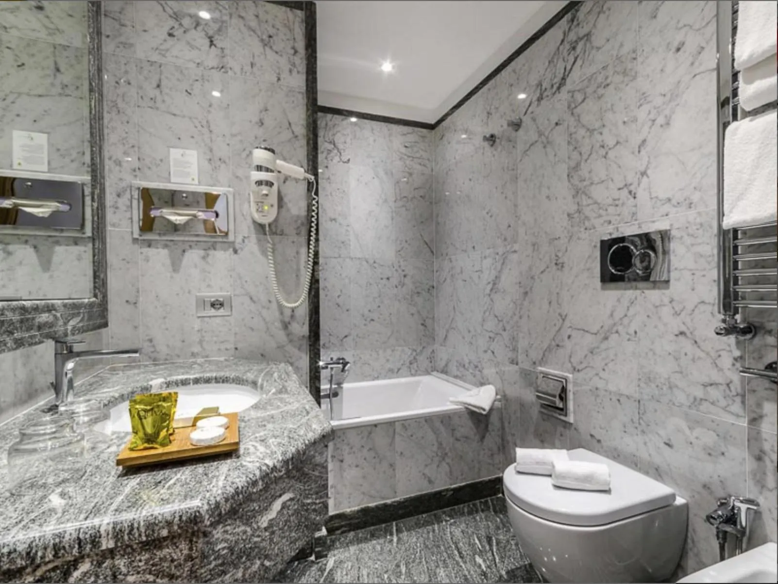 Bathroom in Hotel Giolli Nazionale