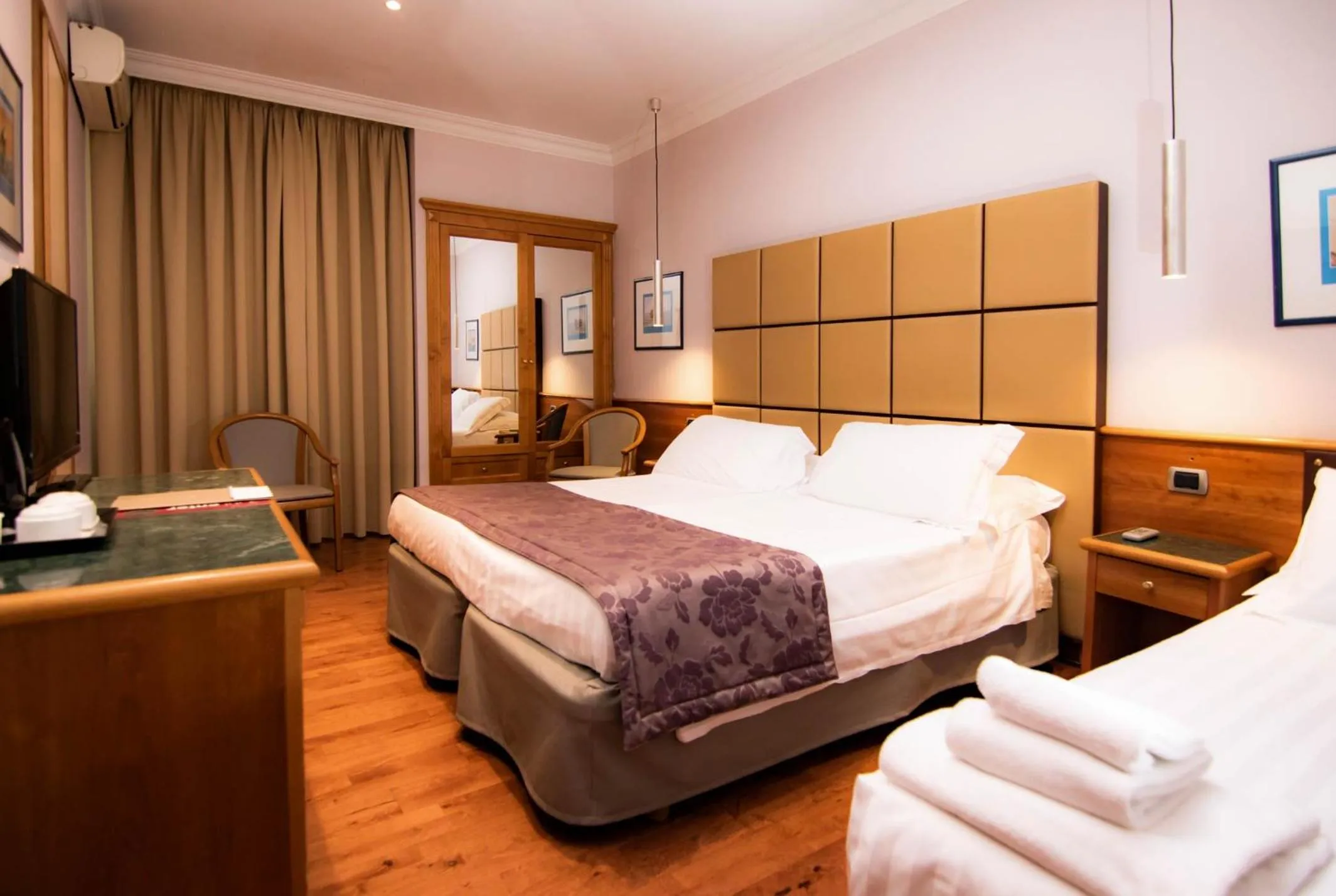 Photo of the whole room, Bed in Hotel Giolli Nazionale