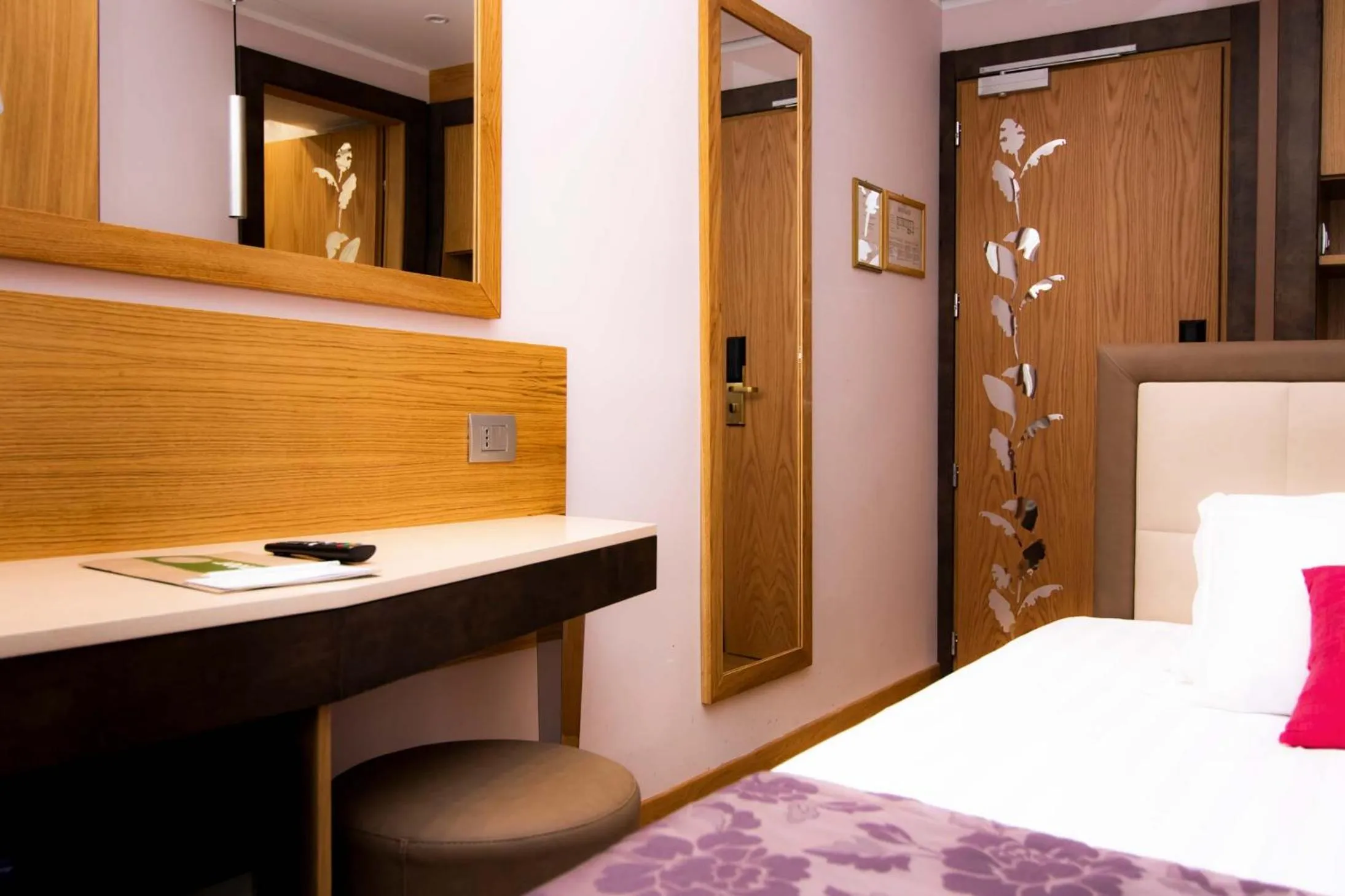 Decorative detail, Bed in Hotel Giolli Nazionale