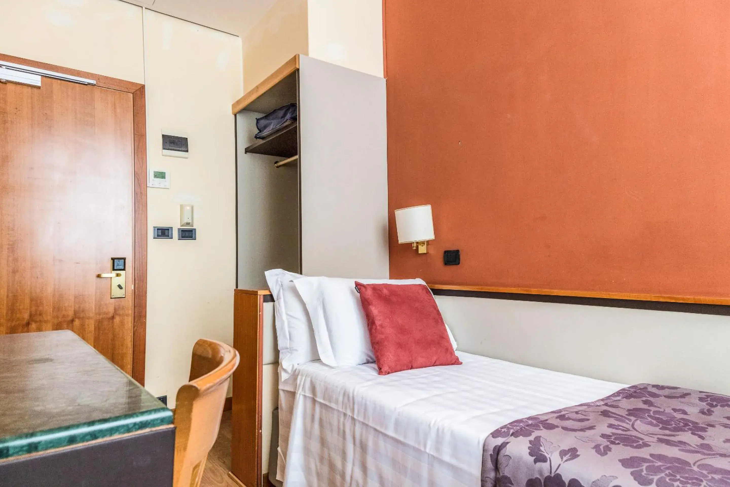 Single Room in Hotel Giolli Nazionale Single Room in Hotel Giolli Nazionale