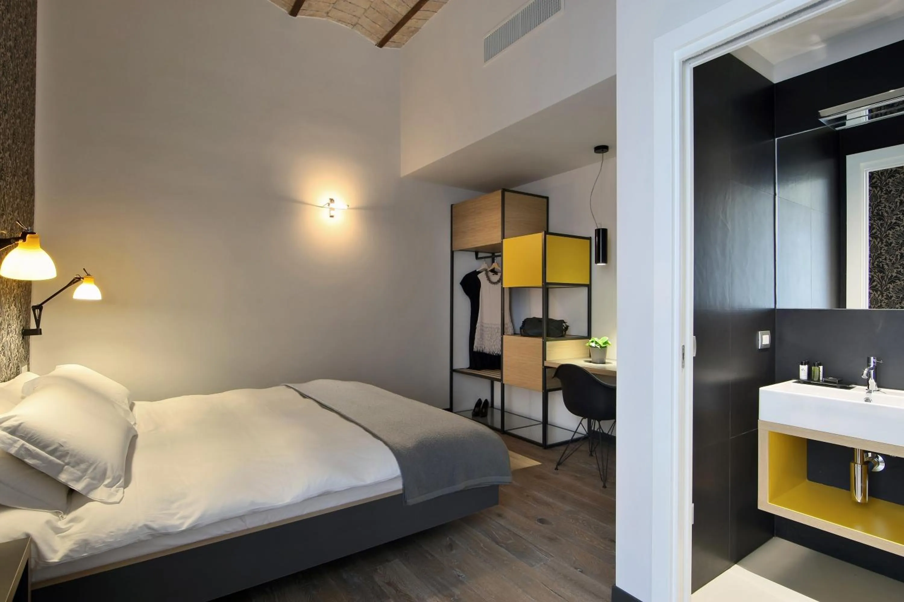 Photo of the whole room, Bed in Hotel Giolli Nazionale