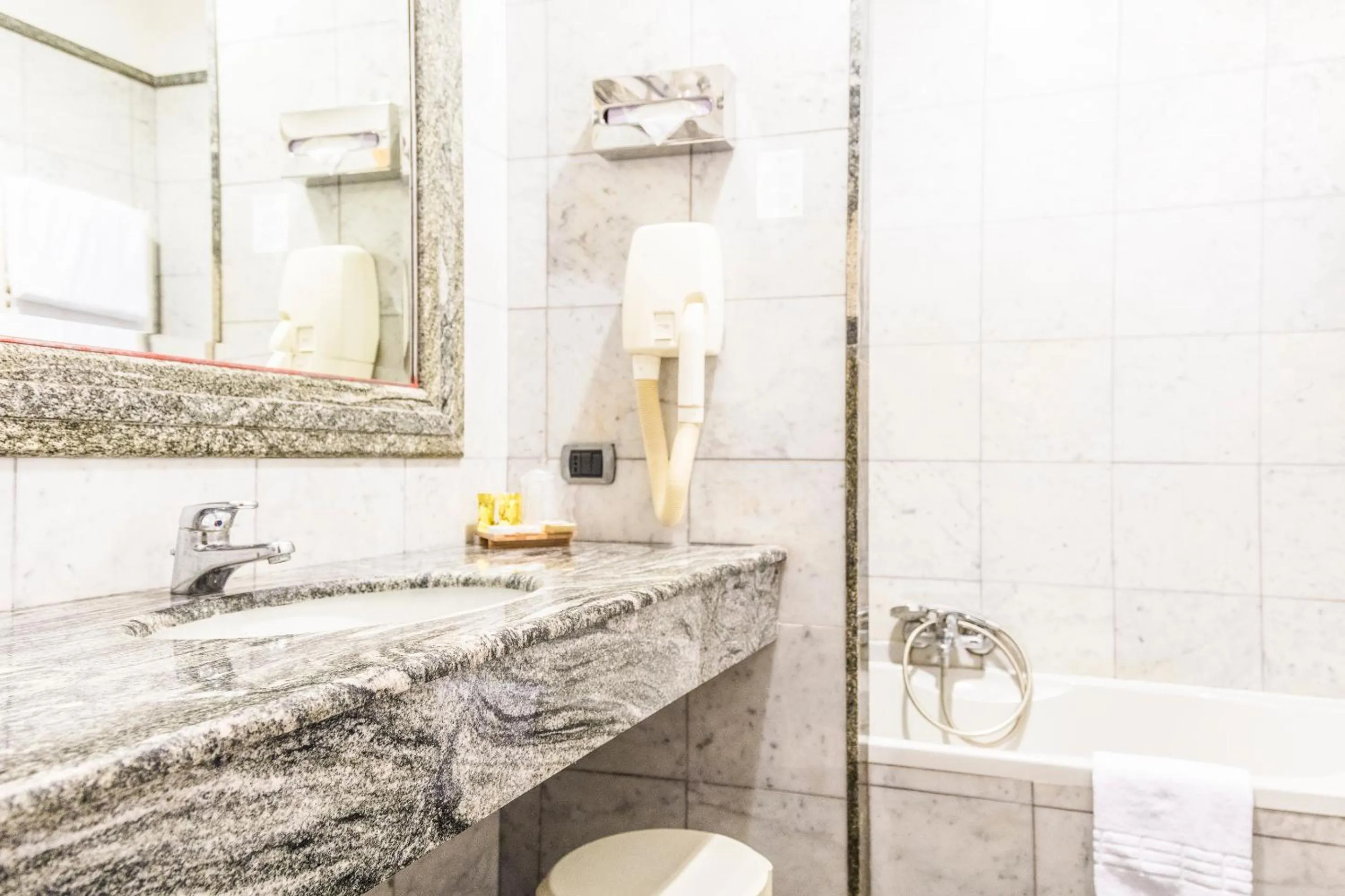 Bathroom in Hotel Giolli Nazionale