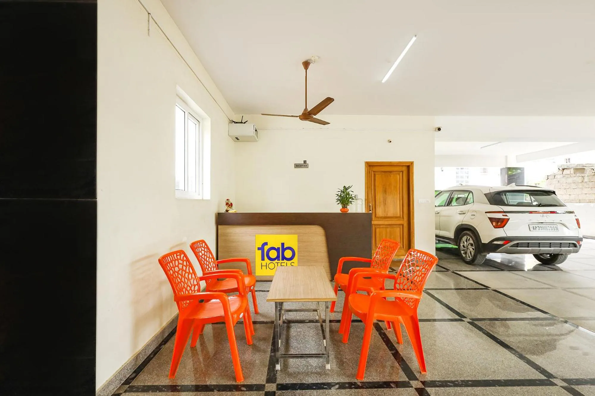 Lobby or reception in FabHotel Karthikeya Residency - Tirupati Bus Stand - 900m