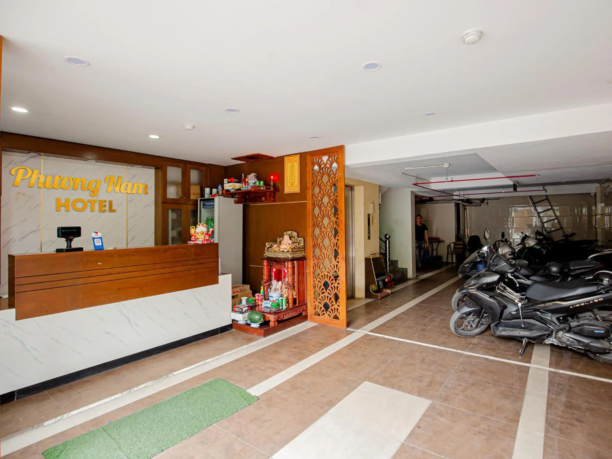 Parking in Phuong Nam Luxury Hotel Long Bien