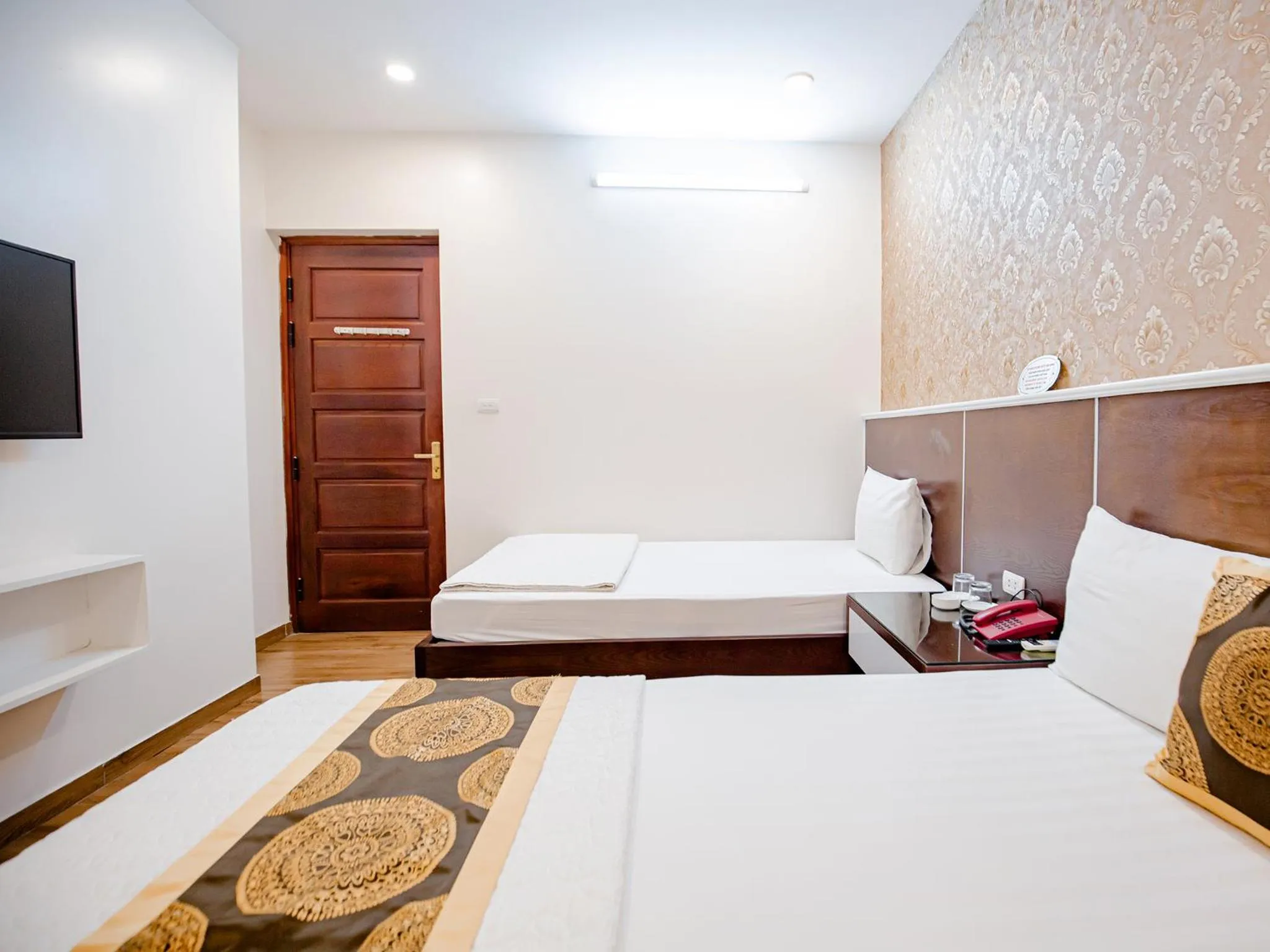 Bed in Phuong Nam Luxury Hotel Long Bien