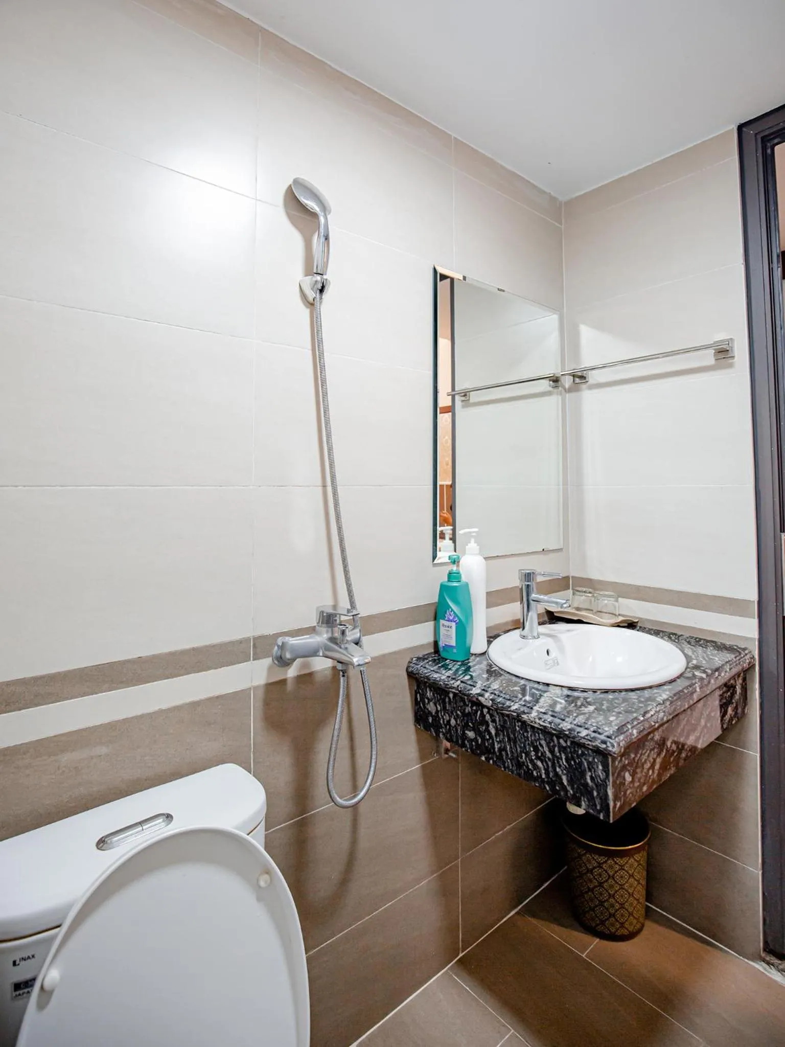 bidet in Phuong Nam Luxury Hotel Long Bien