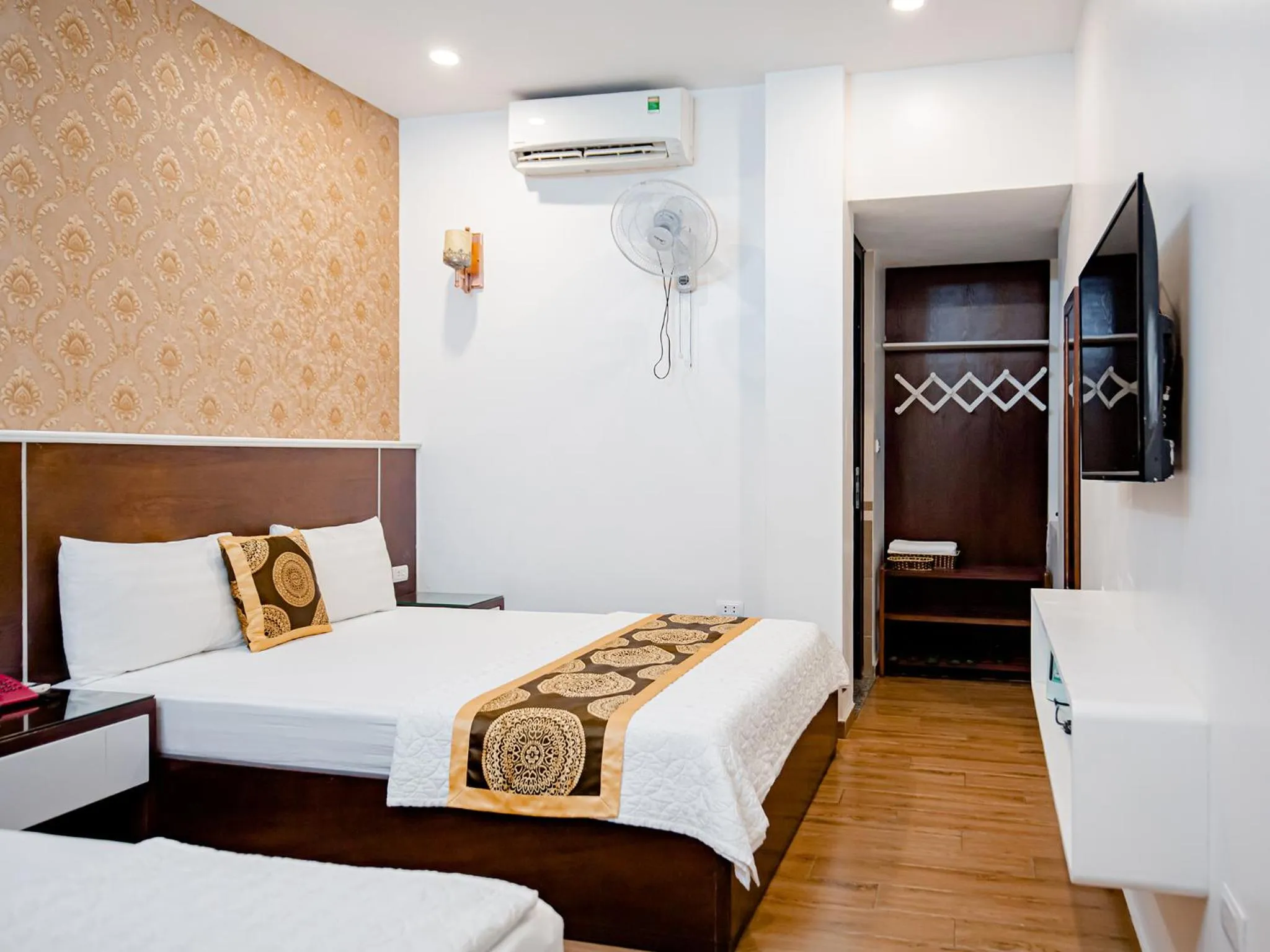 TV and multimedia, Bed in Phuong Nam Luxury Hotel Long Bien