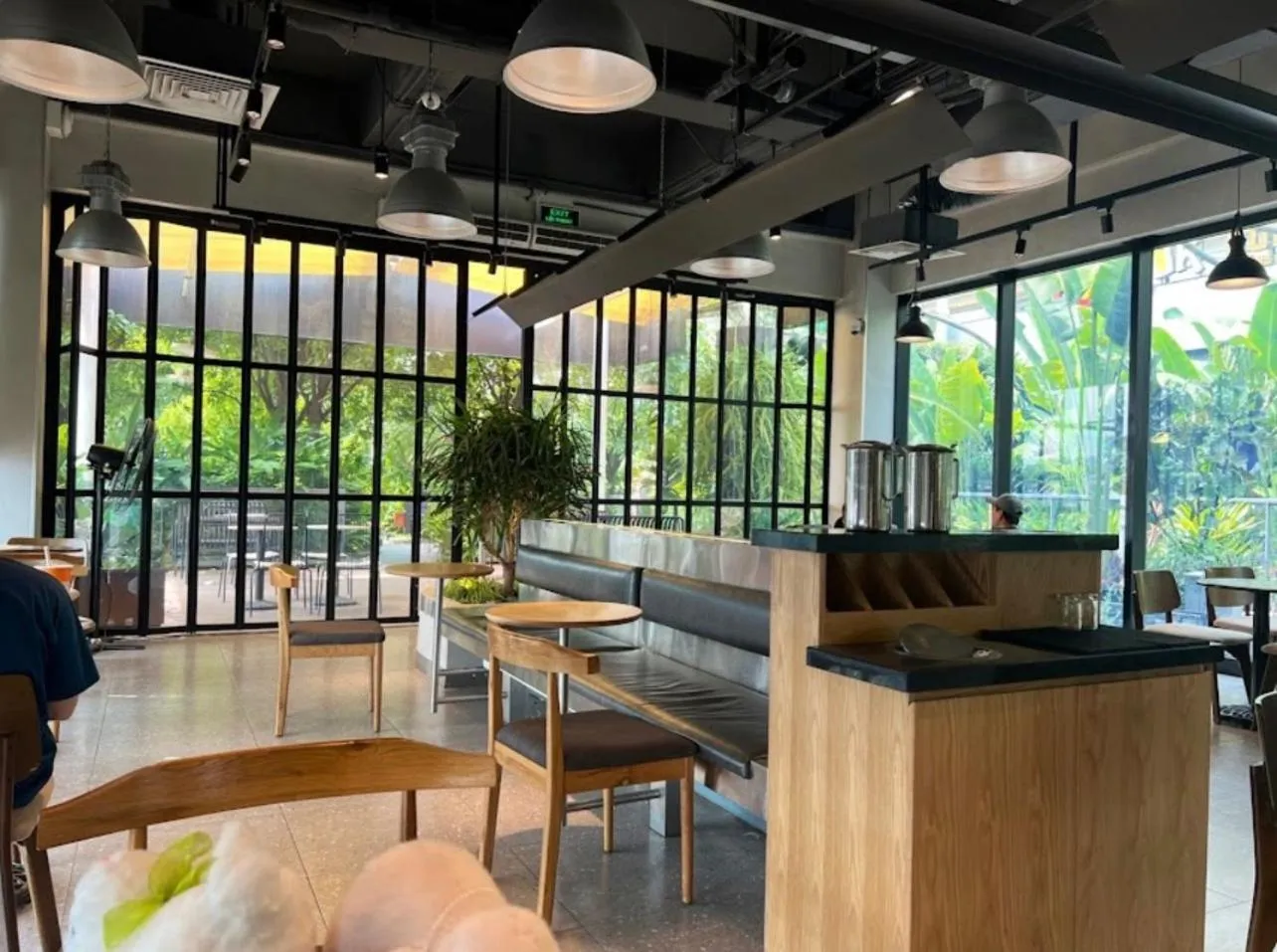 Lounge or bar in Phuong Nam Luxury Hotel Long Bien