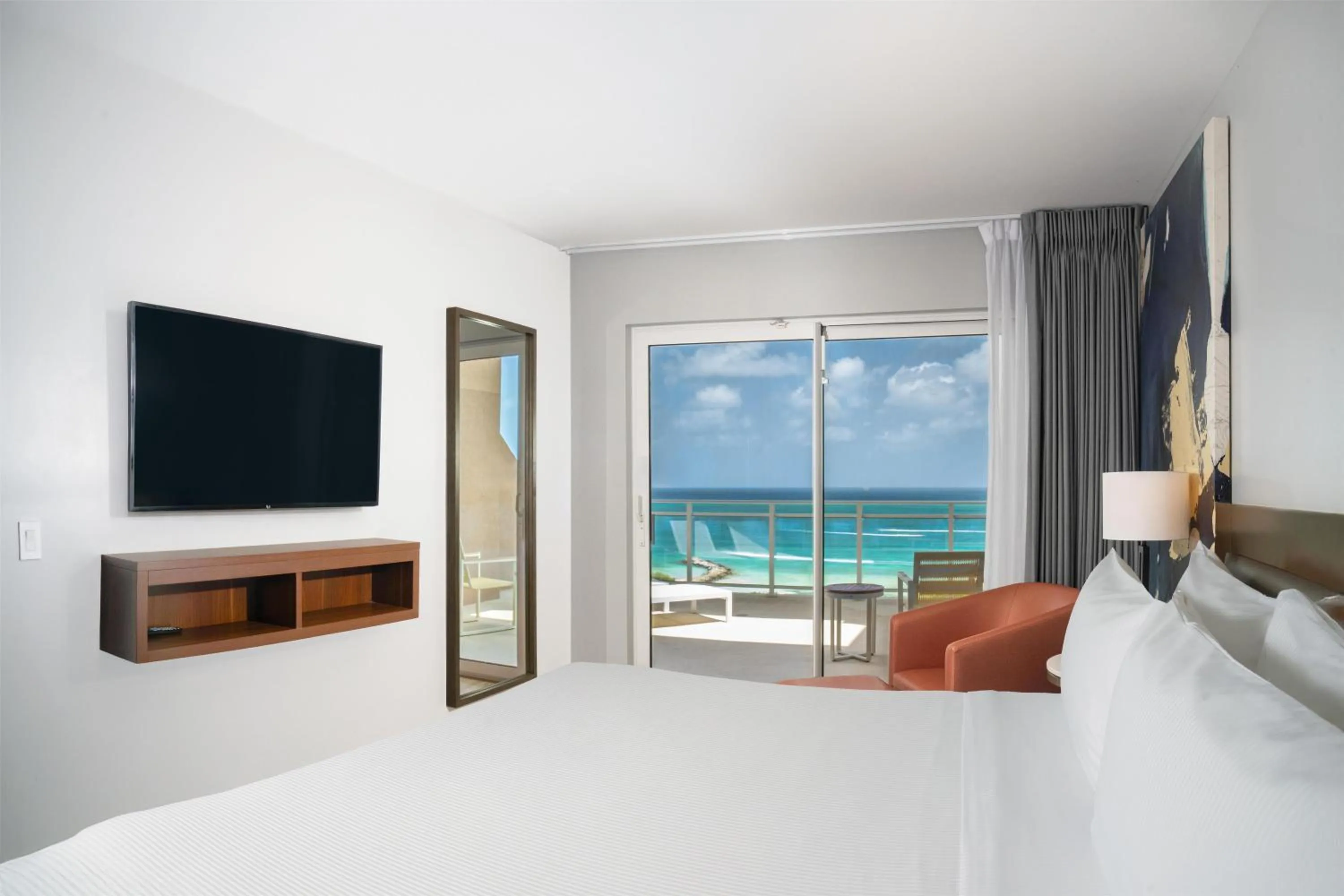 Bed in Embassy Suites By Hilton Aruba Beach Resort