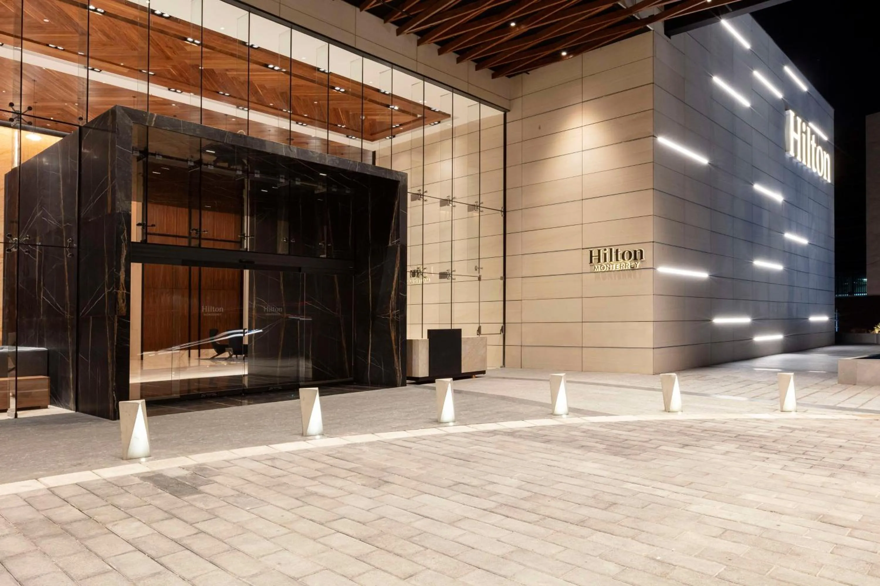 Property building in Hilton Monterrey Valle