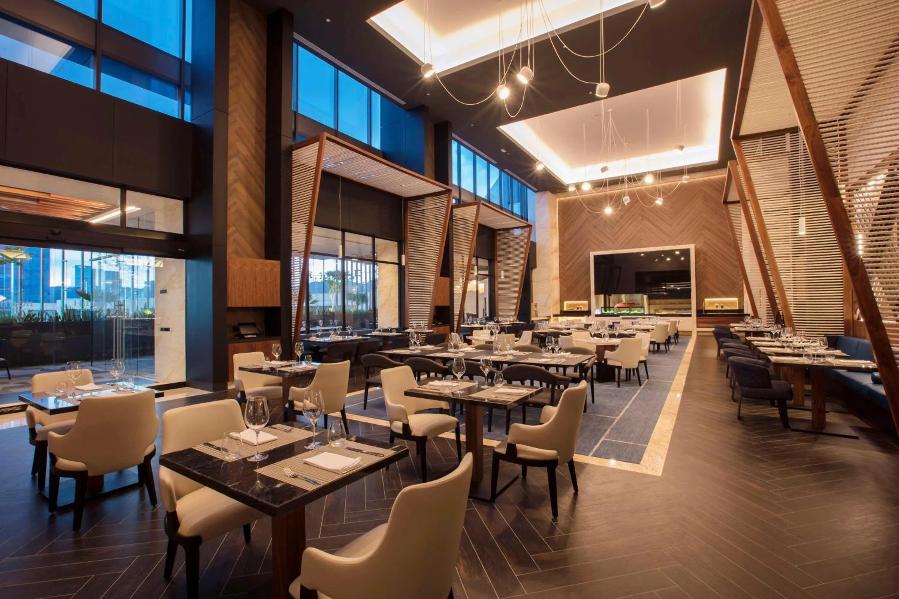 Restaurant/places to eat in Hilton Monterrey Valle