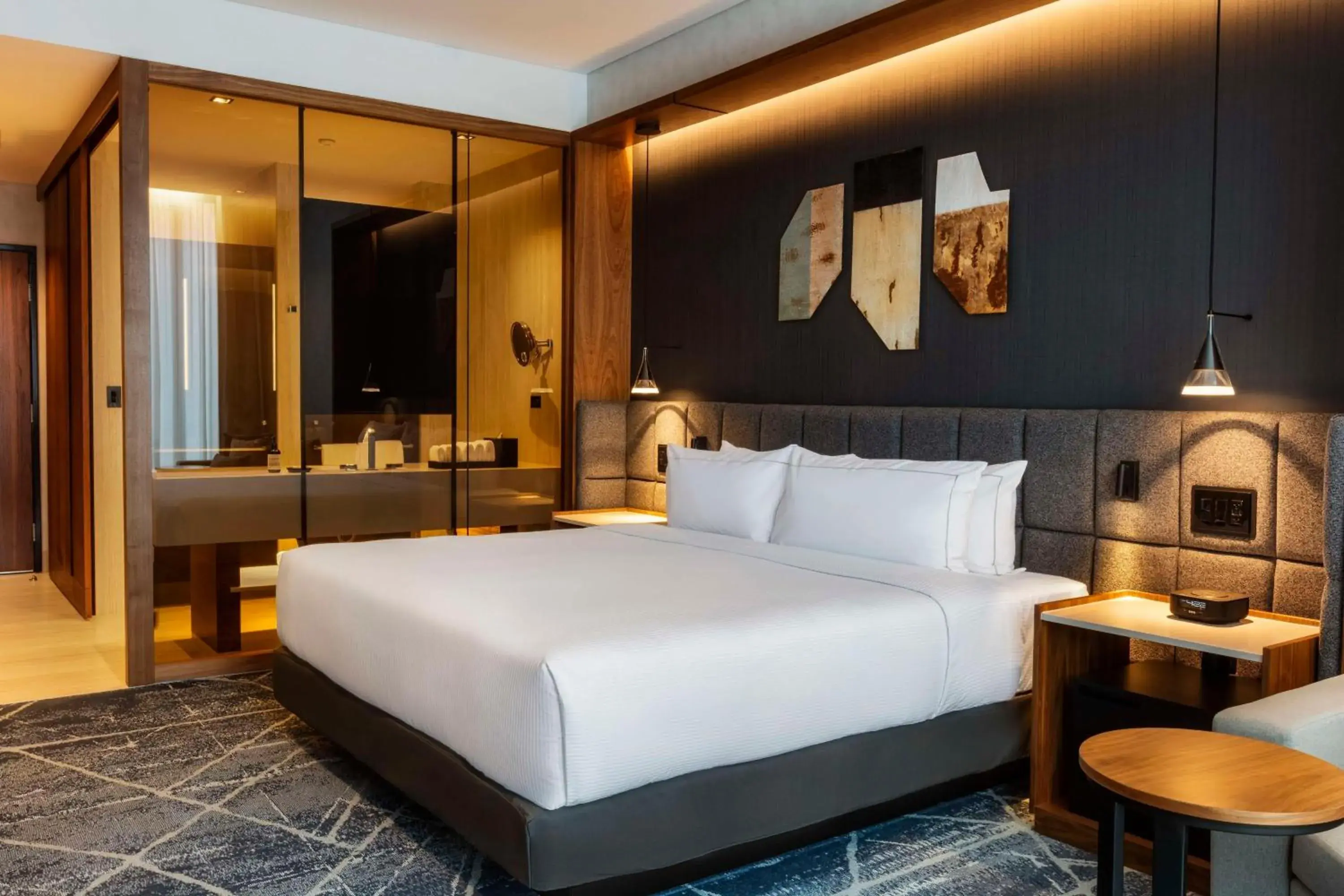 King Room with Roll-In Shower - Mobility Access in Hilton Monterrey Valle King Room with Roll-In Shower - Mobility Access in Hilton Monterrey Valle