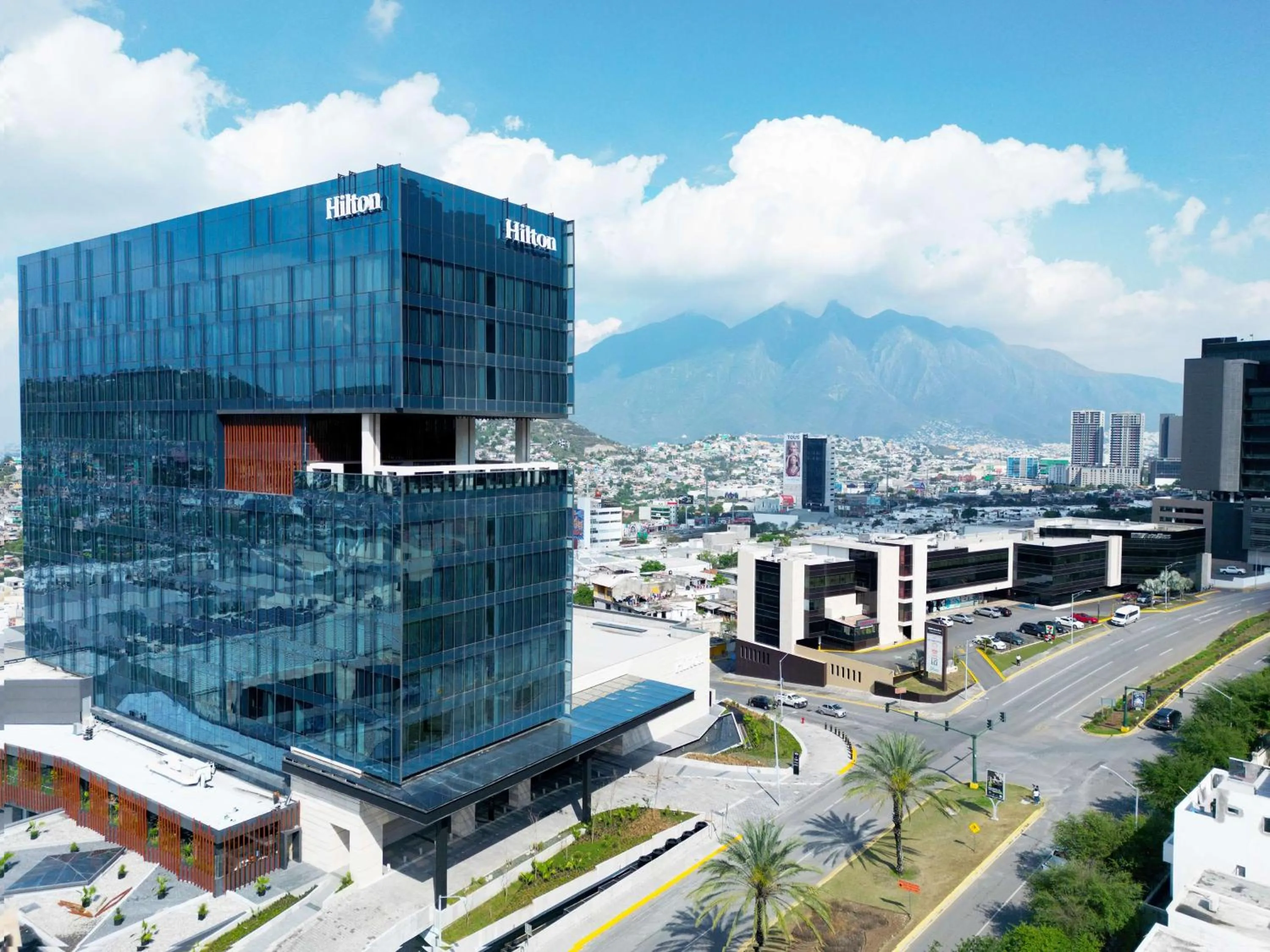 Property building in Hilton Monterrey Valle