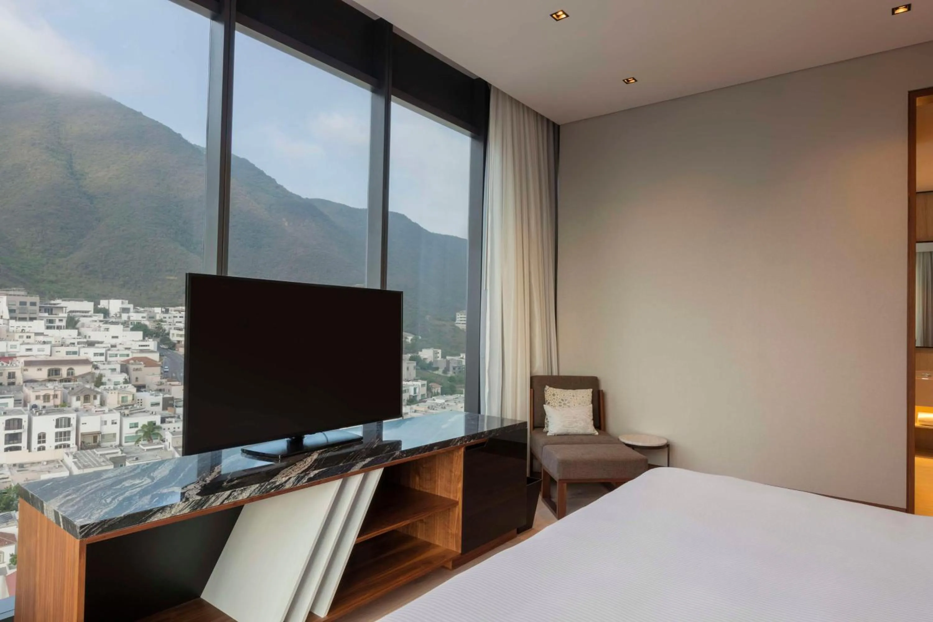 Bedroom, Bed in Hilton Monterrey Valle